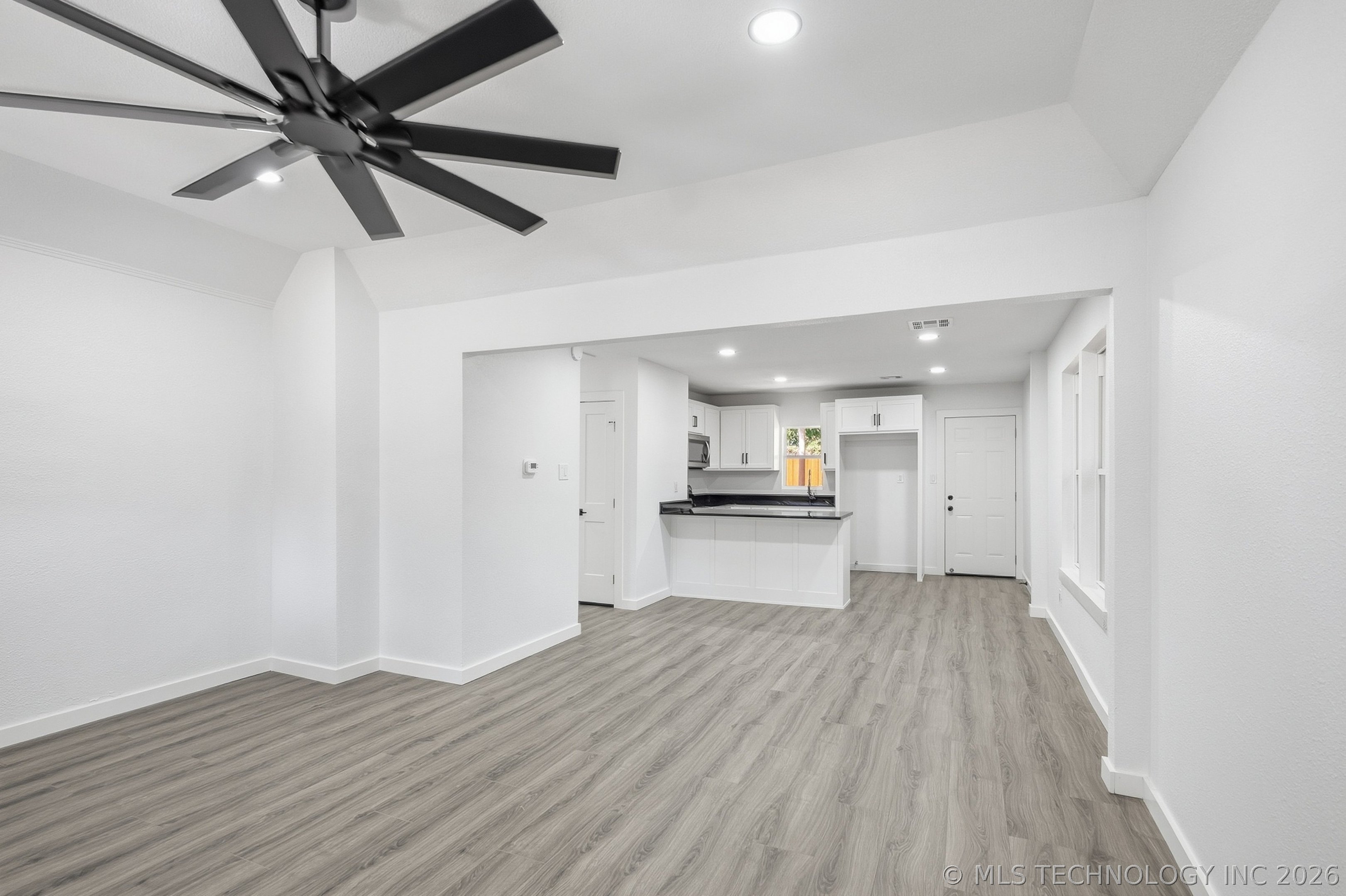 842 N Gary Avenue Property Photo 5