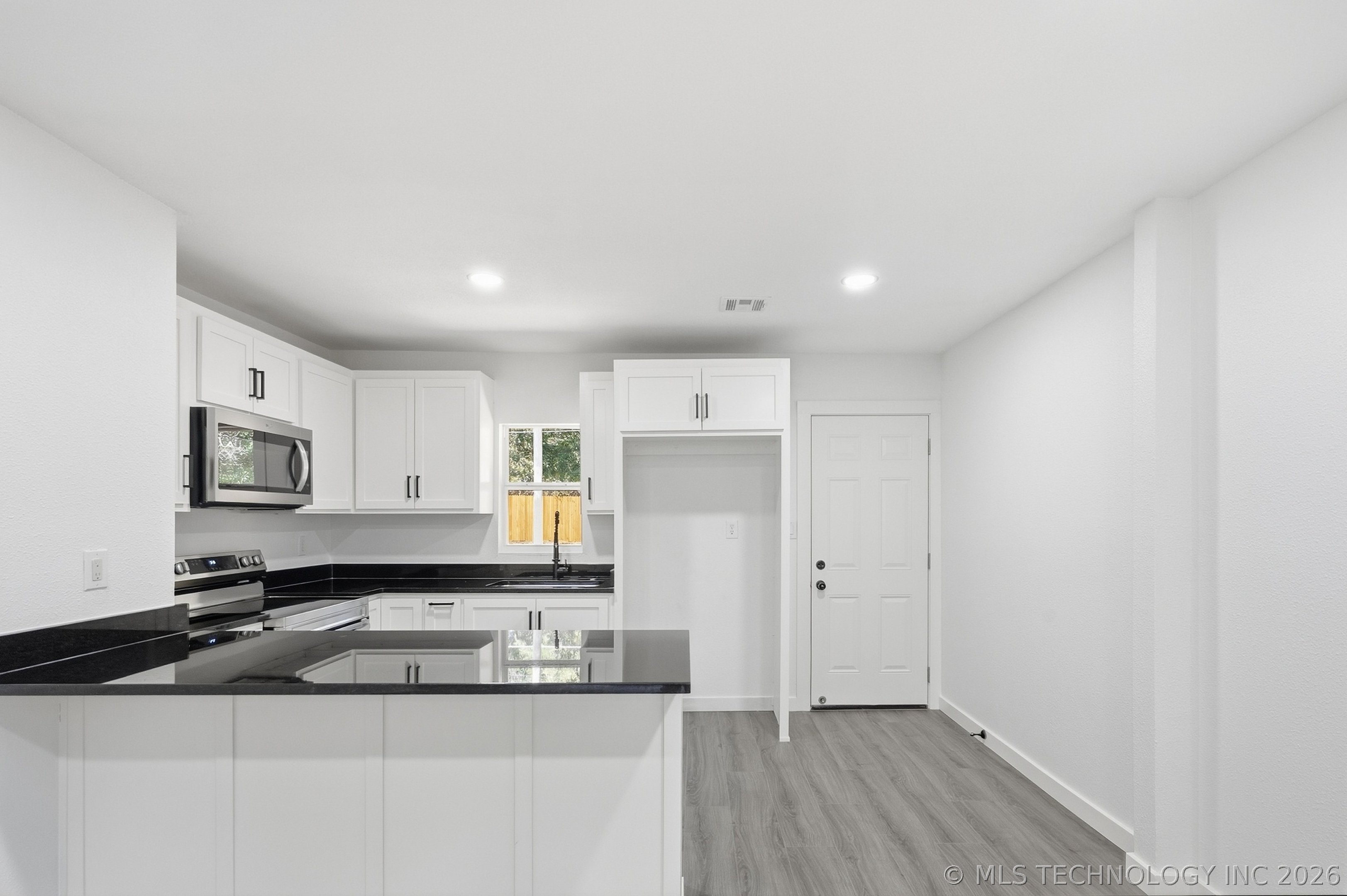 842 N Gary Avenue Property Photo 7