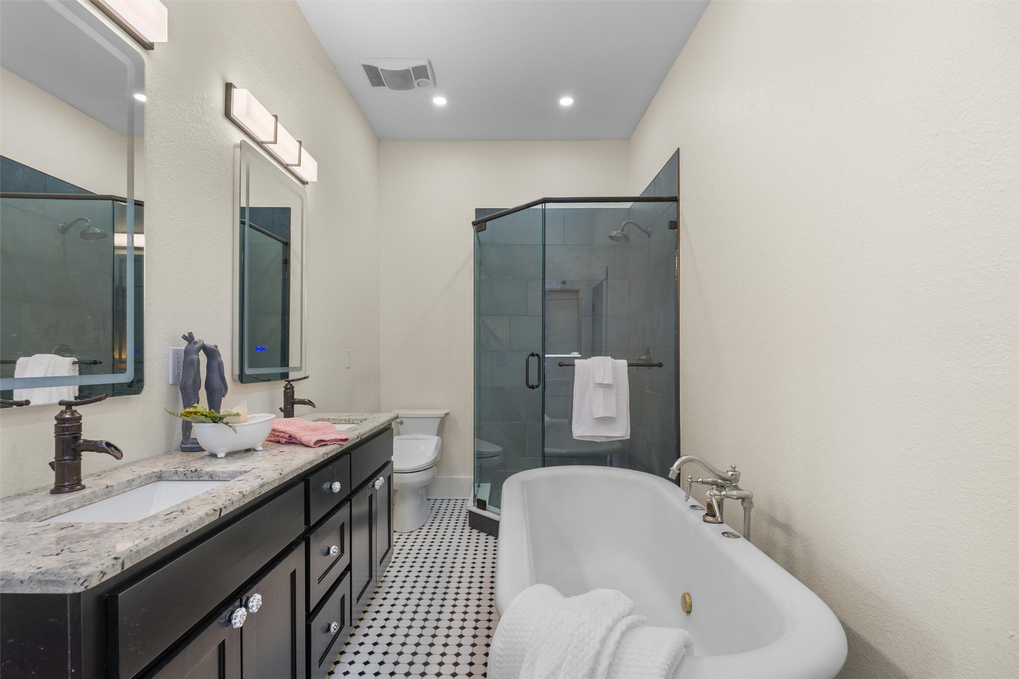 1220 S Cherokee Avenue Property Photo 15