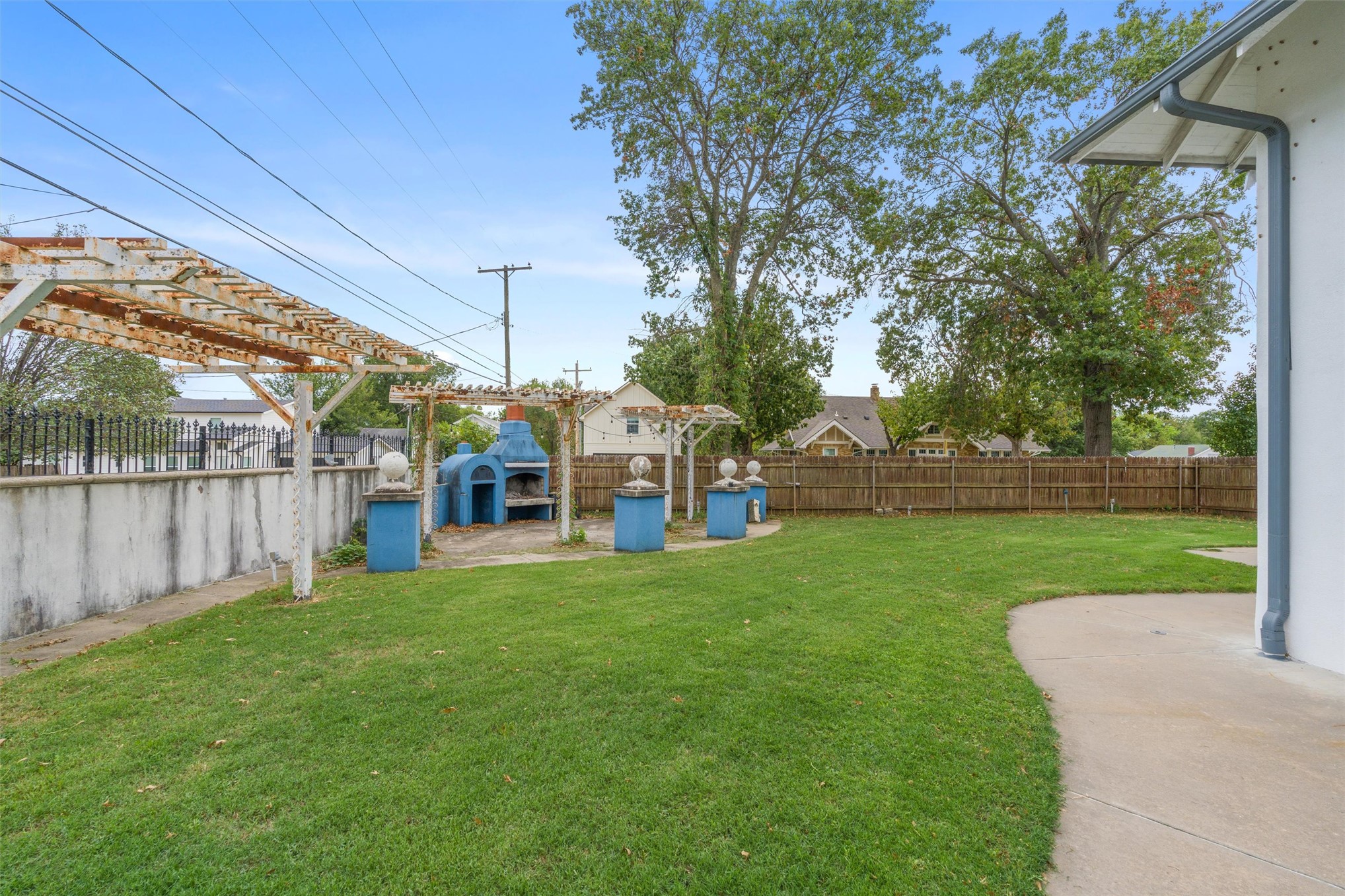1220 S Cherokee Avenue Property Photo 43