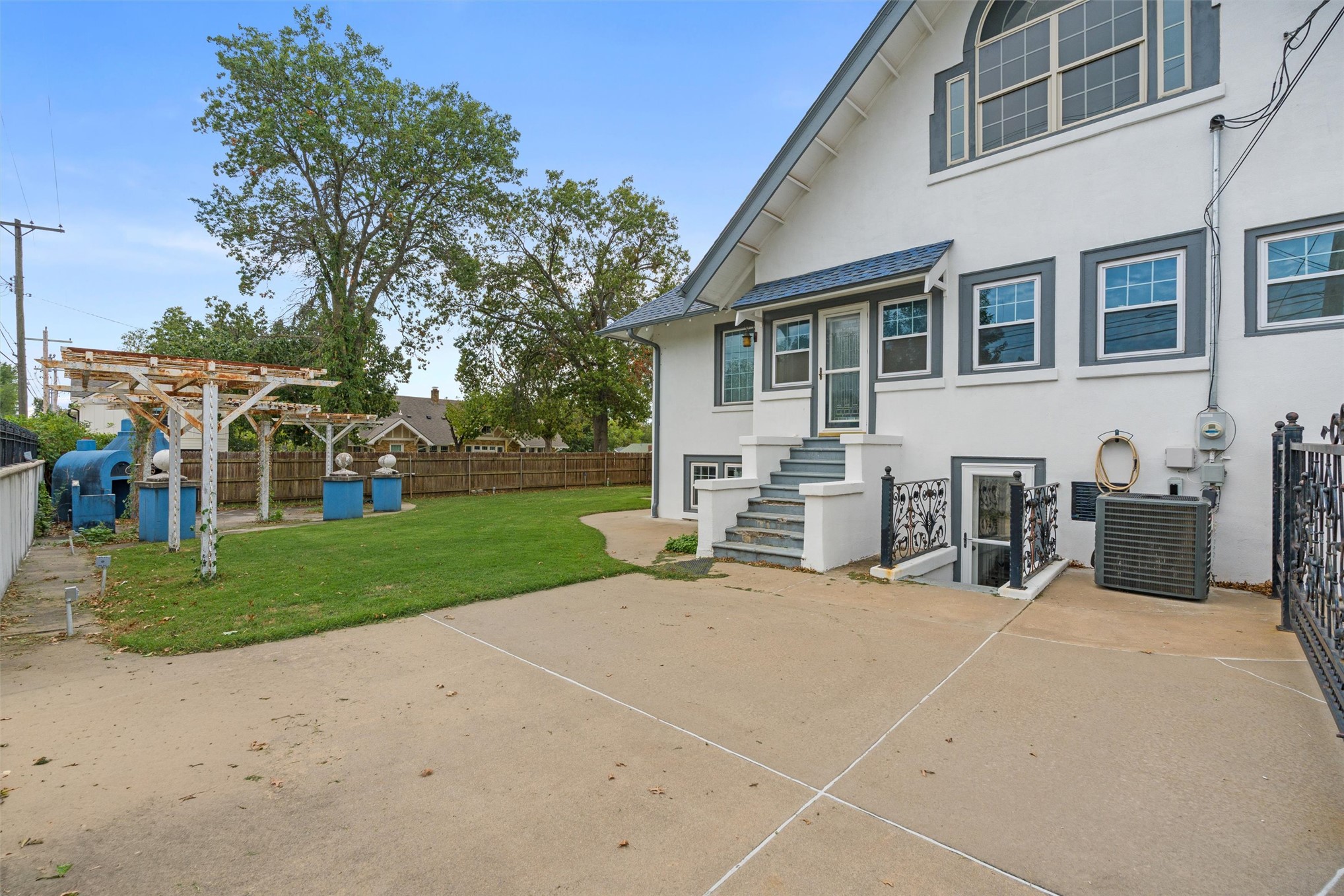 1220 S Cherokee Avenue Property Photo 44