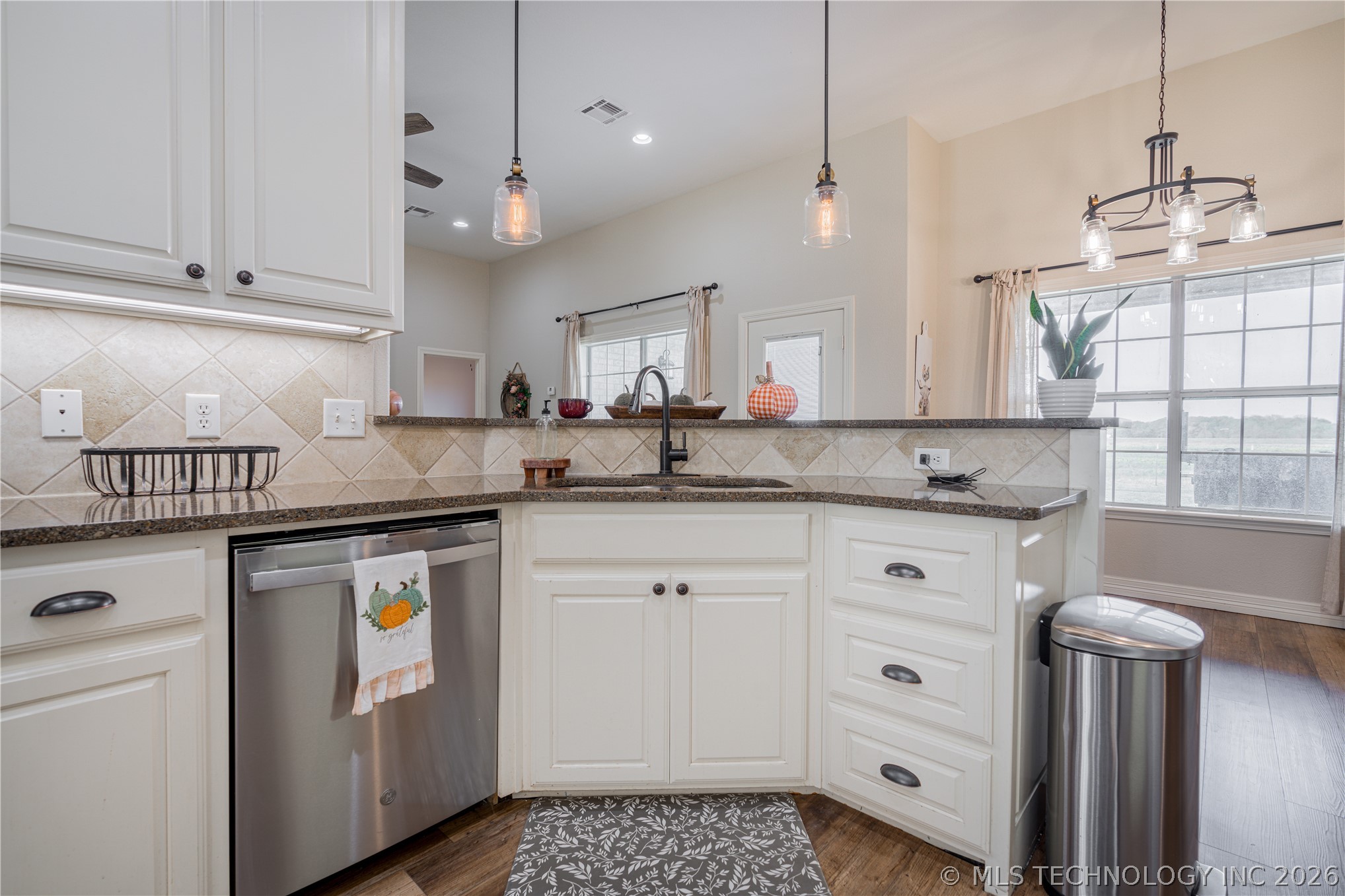 1683 Robinson Road Property Photo 8