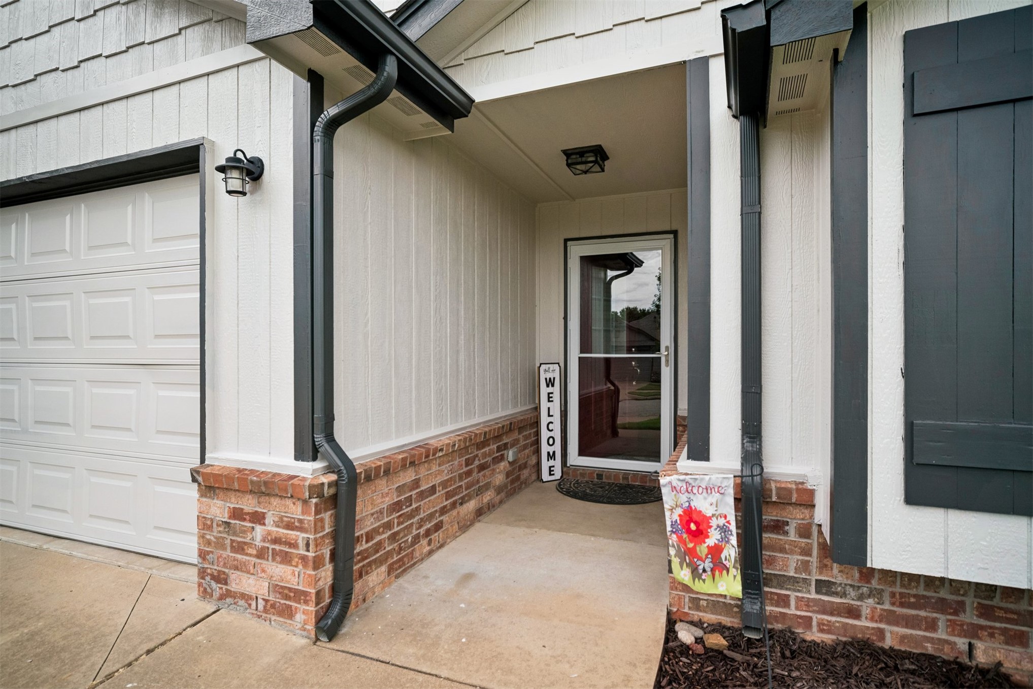 203 W 45th Place Property Photo 3