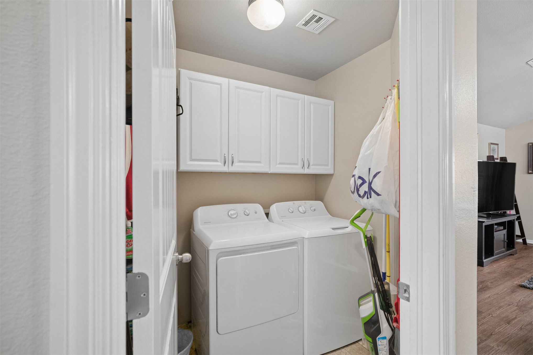 203 W 45th Place Property Photo 12