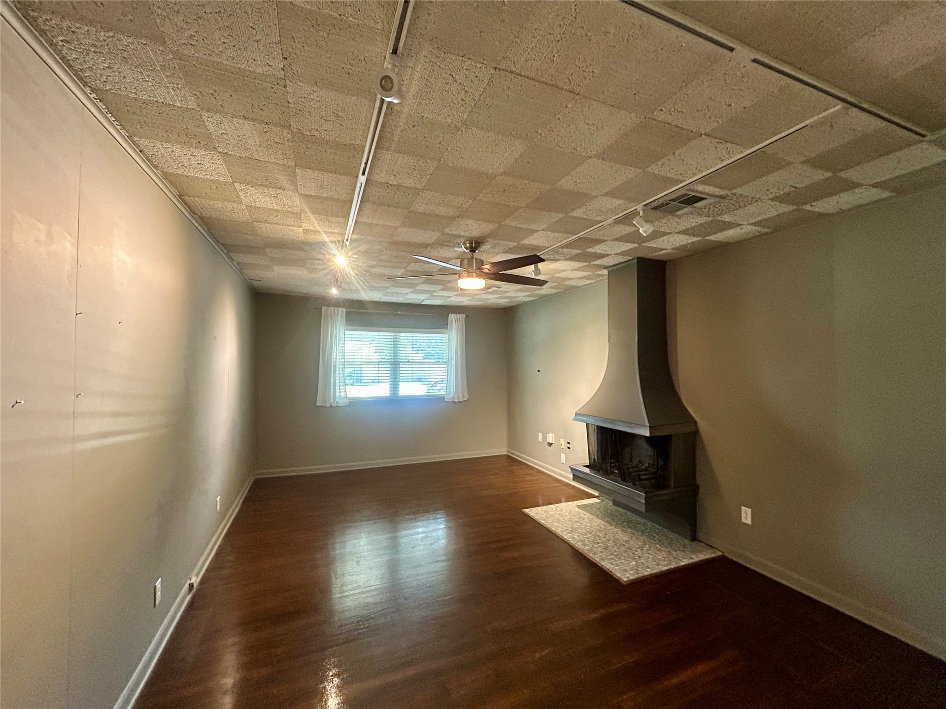 1348 S College Avenue Property Photo 15