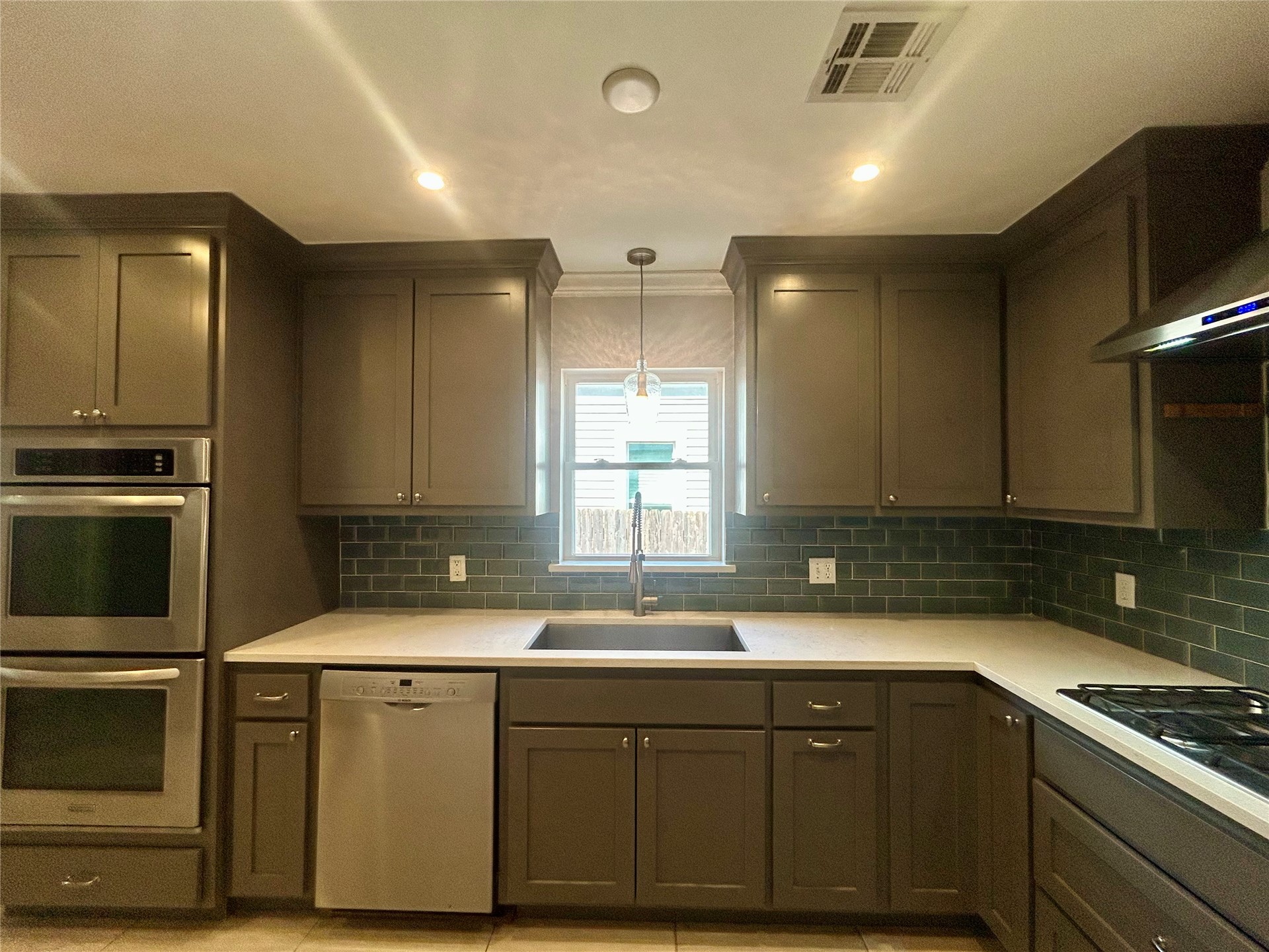 1348 S College Avenue Property Photo 20