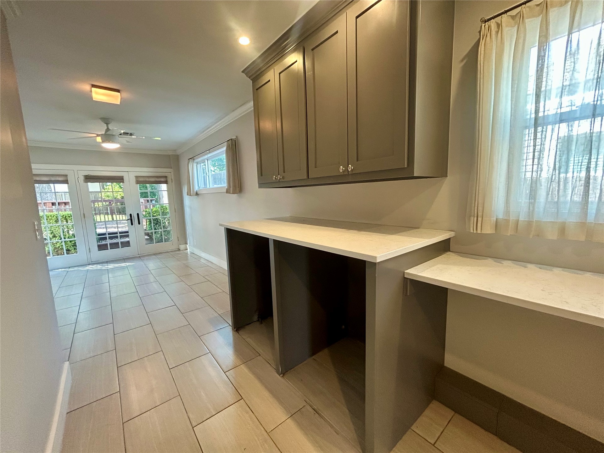1348 S College Avenue Property Photo 24