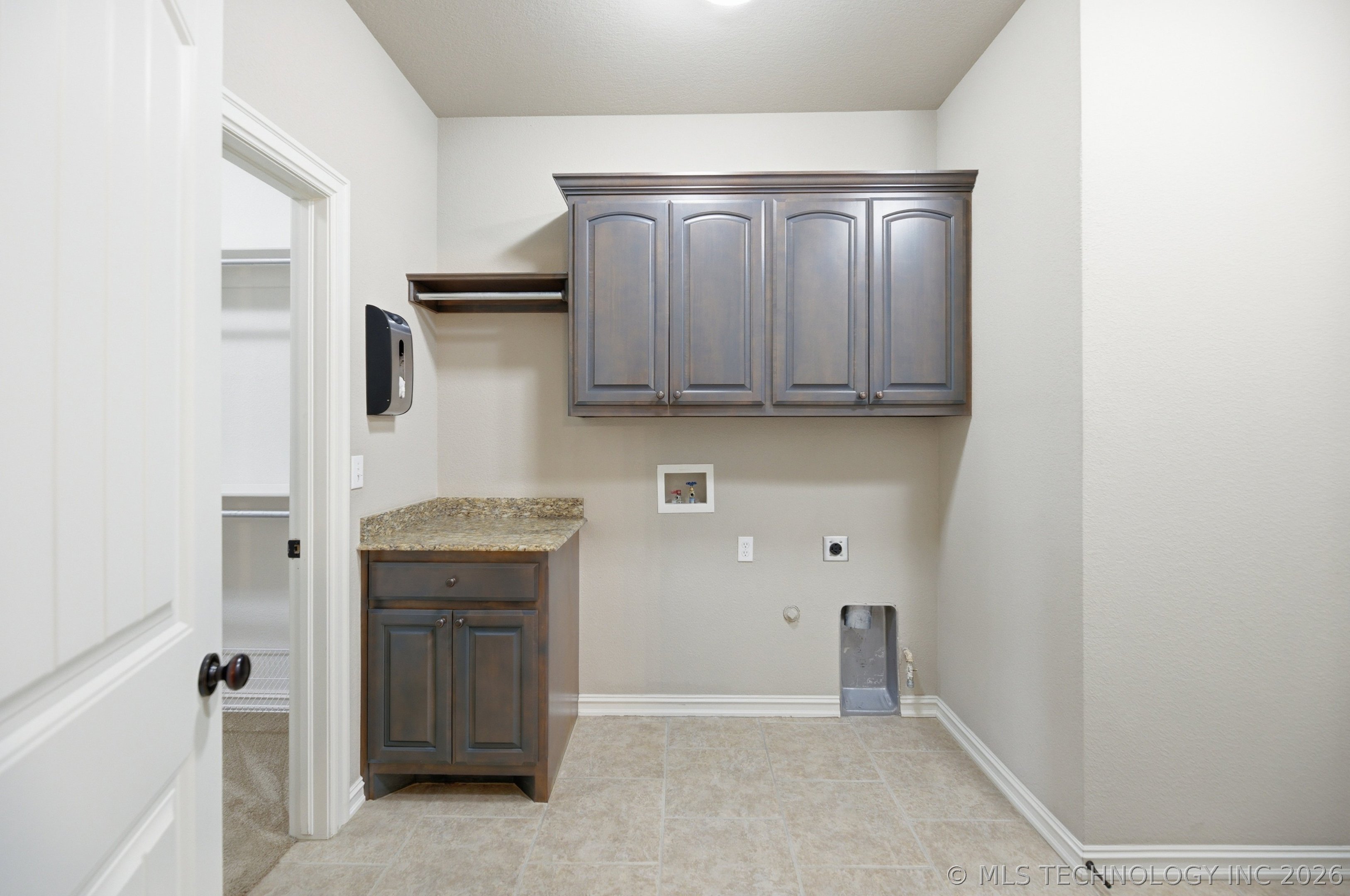 11016 E 83rd Place S Property Photo 23