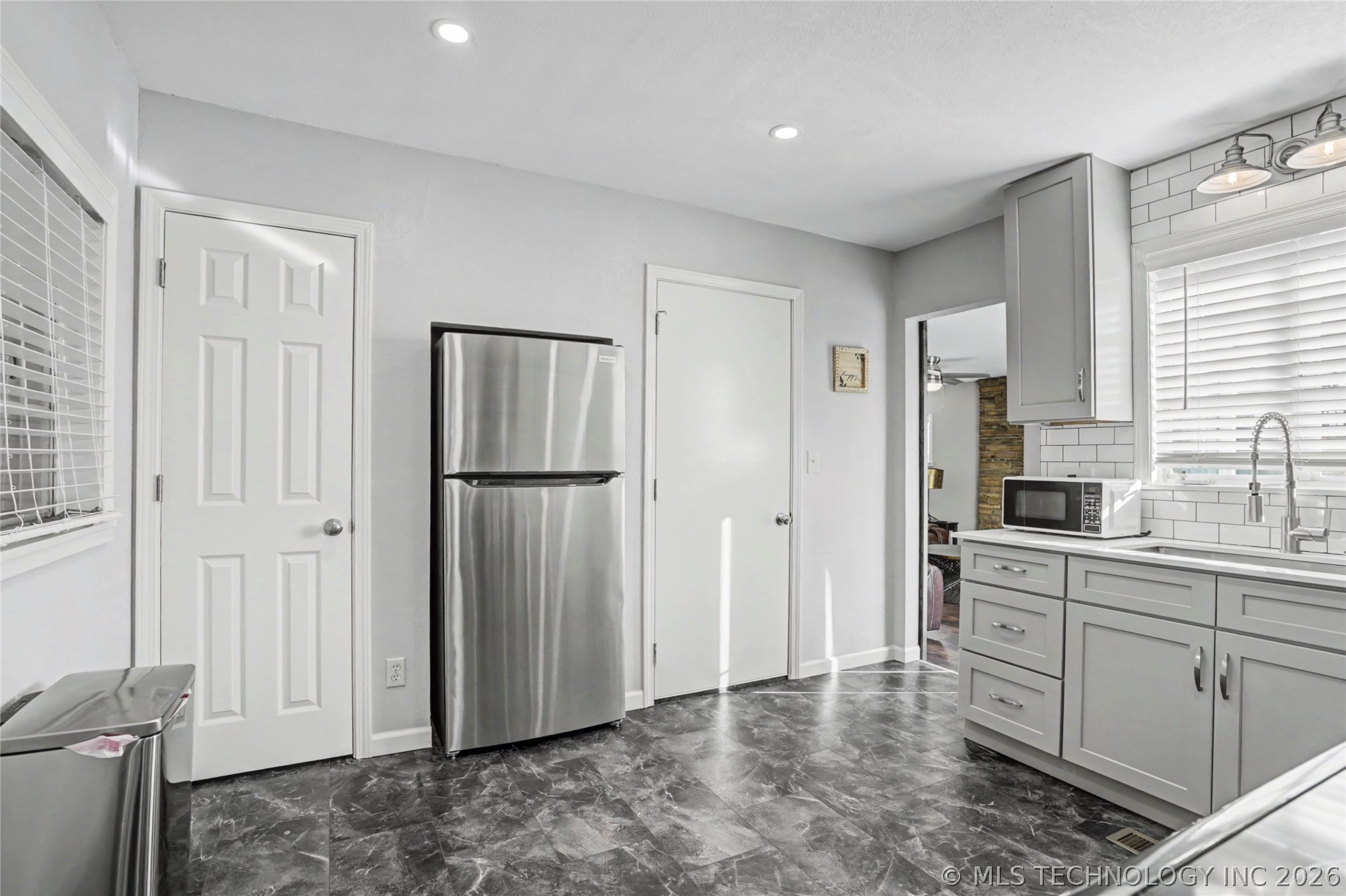 2441 S Norwood Avenue Property Photo 6