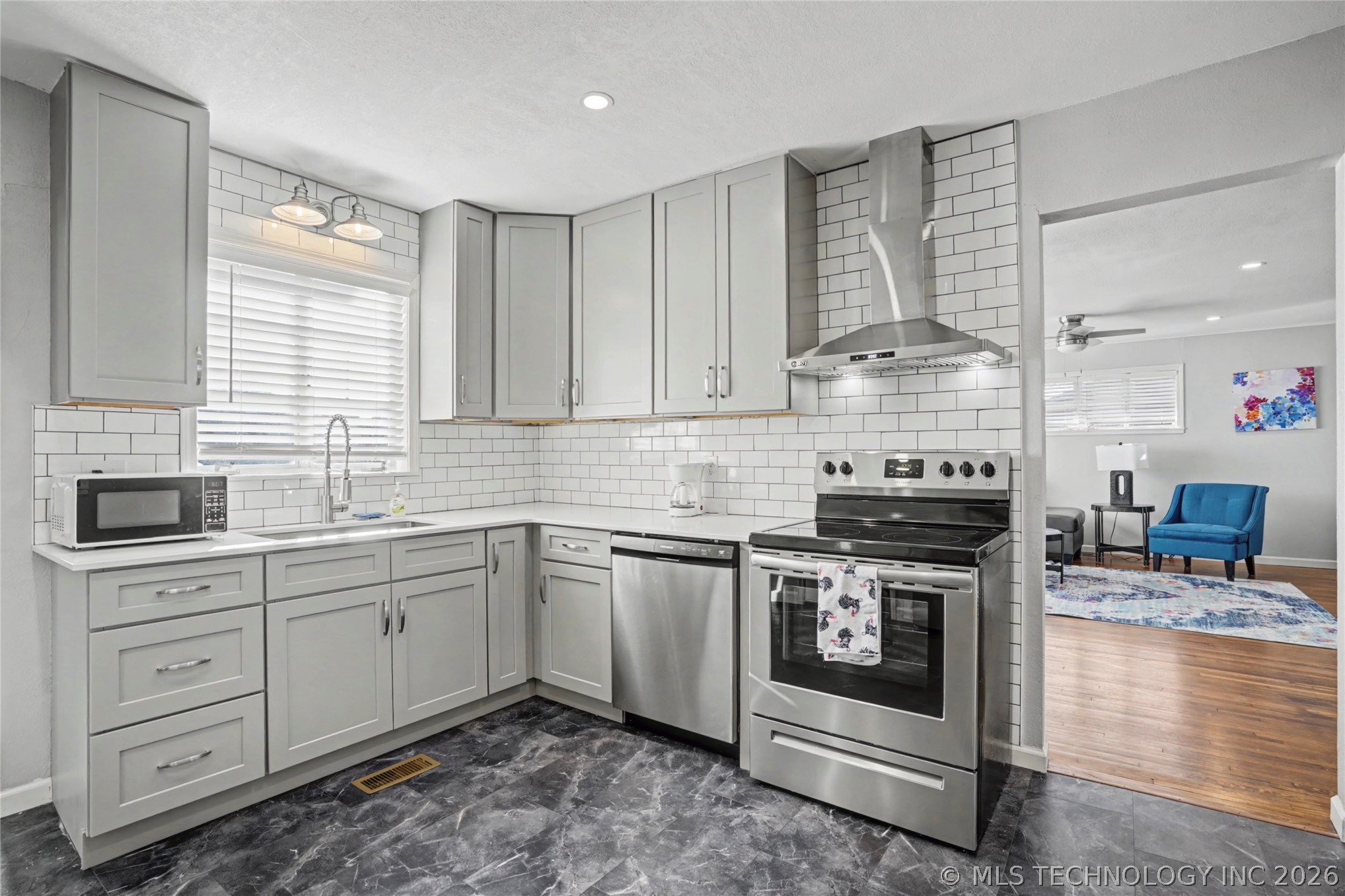 2441 S Norwood Avenue Property Photo 8