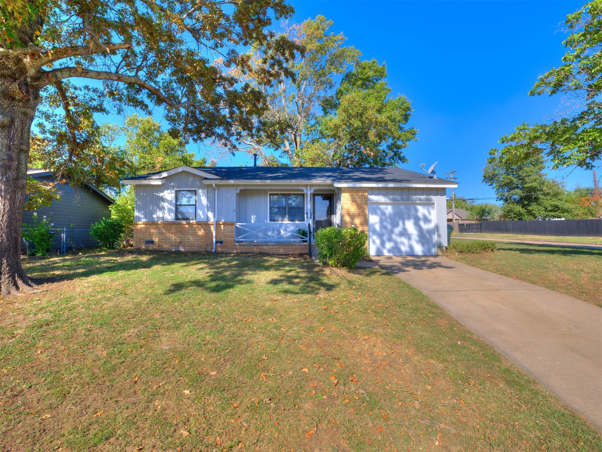 642 N Moccasin Place Property Photo 1