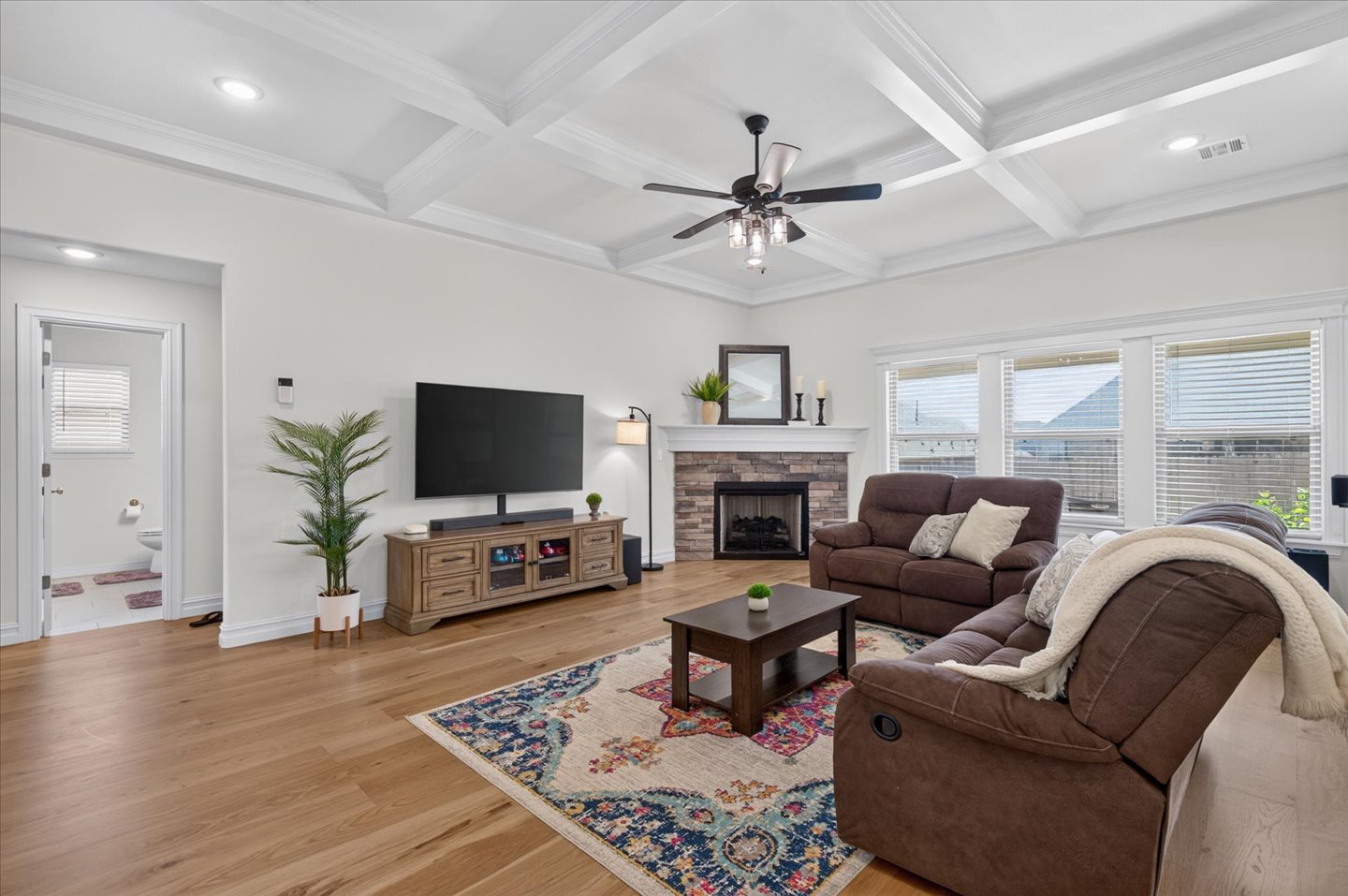 5523 Aspen Avenue Property Photo 5