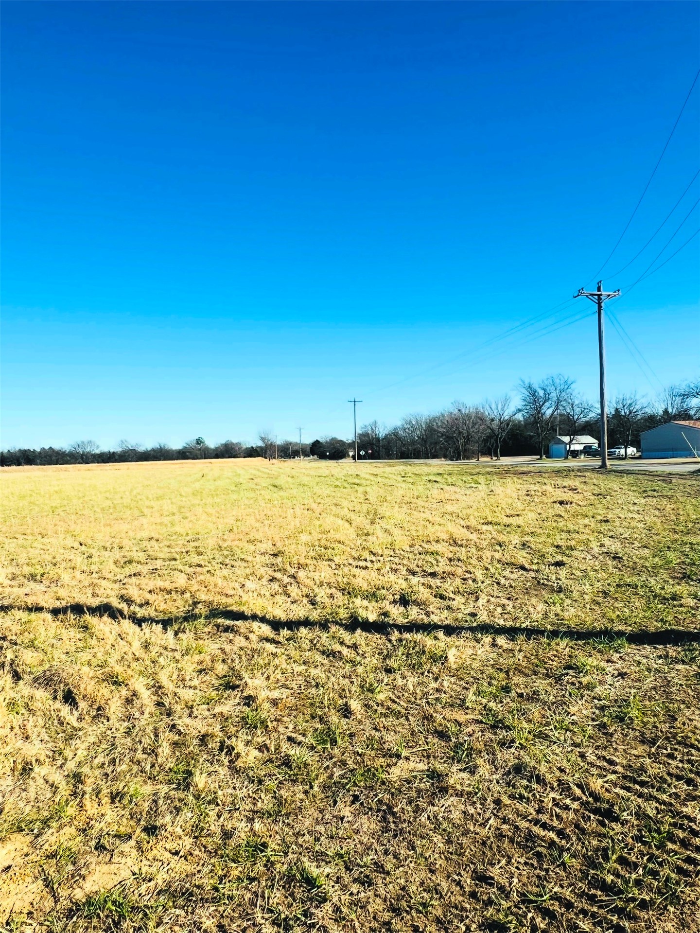 S Elwood Avenue Property Photo 6