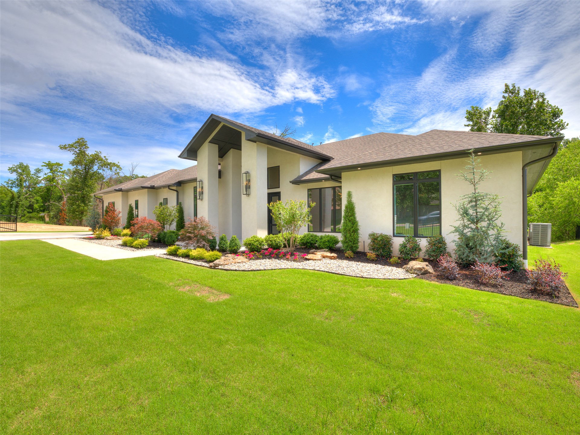 10775 S Sheridan Road Property Photo 2