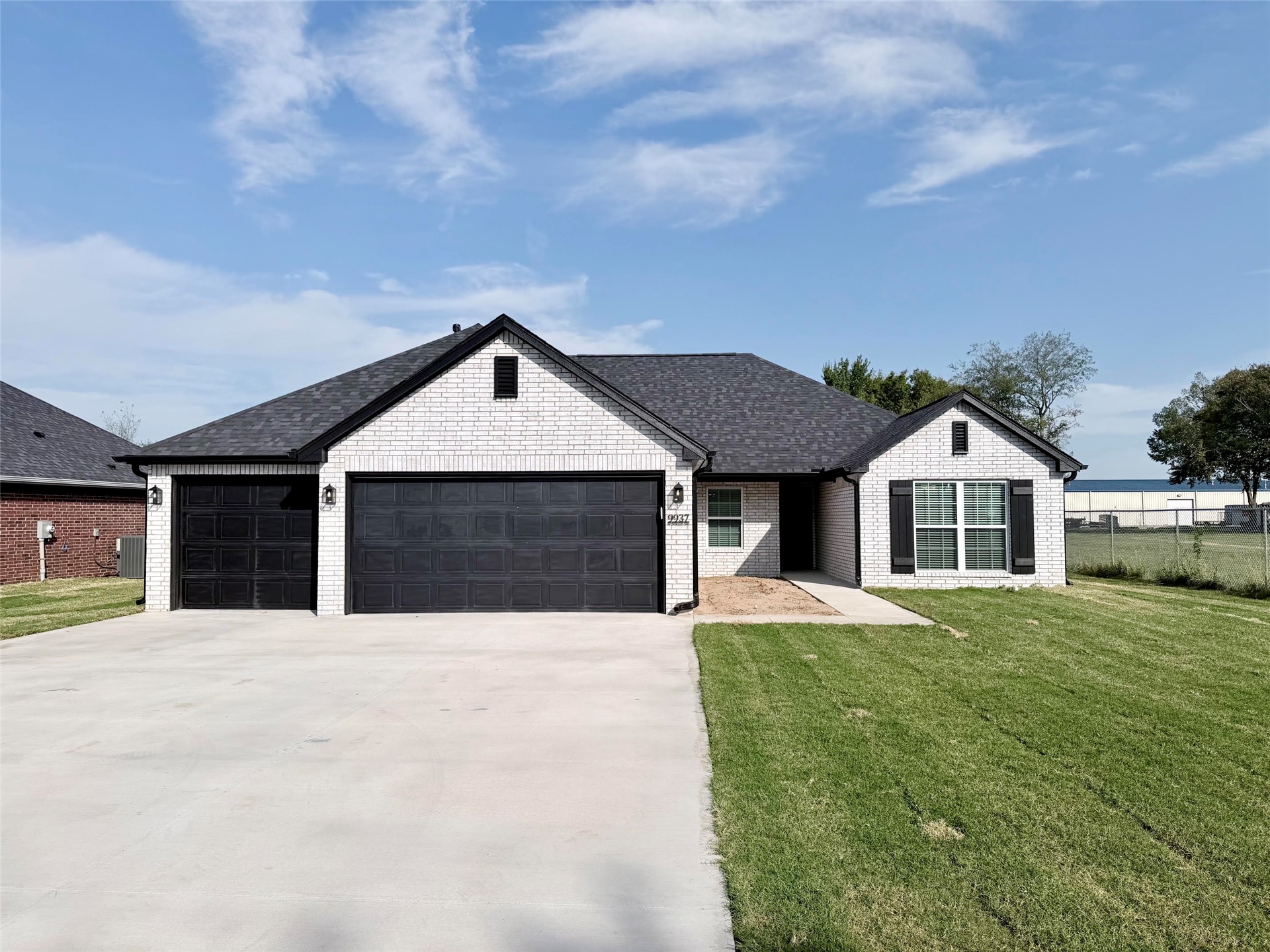 9937 N Osage Drive Property Photo 1