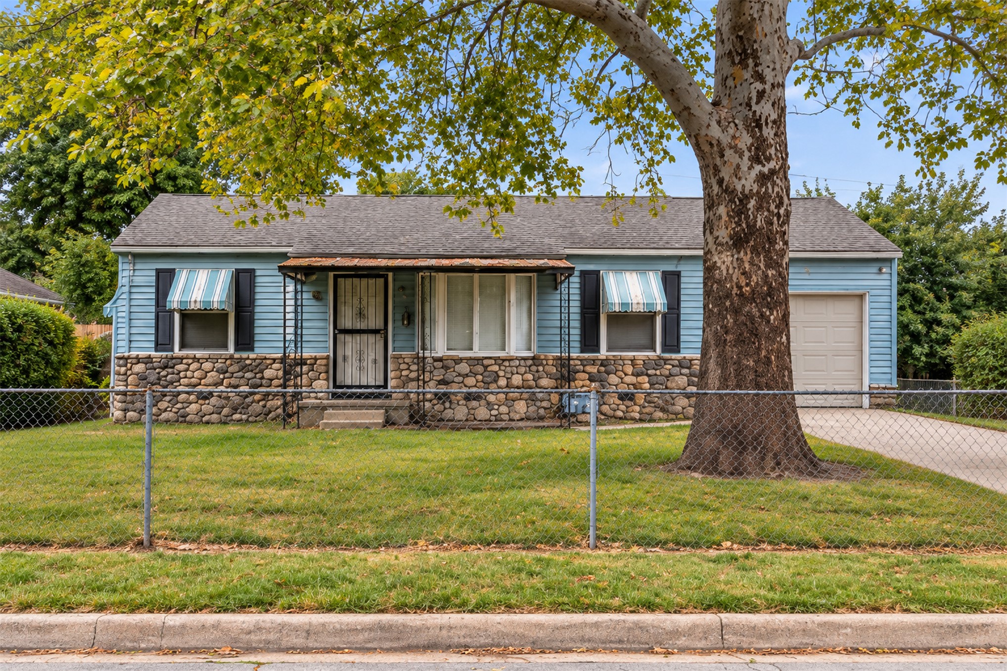 4214 N Frankfort Avenue Property Photo 1