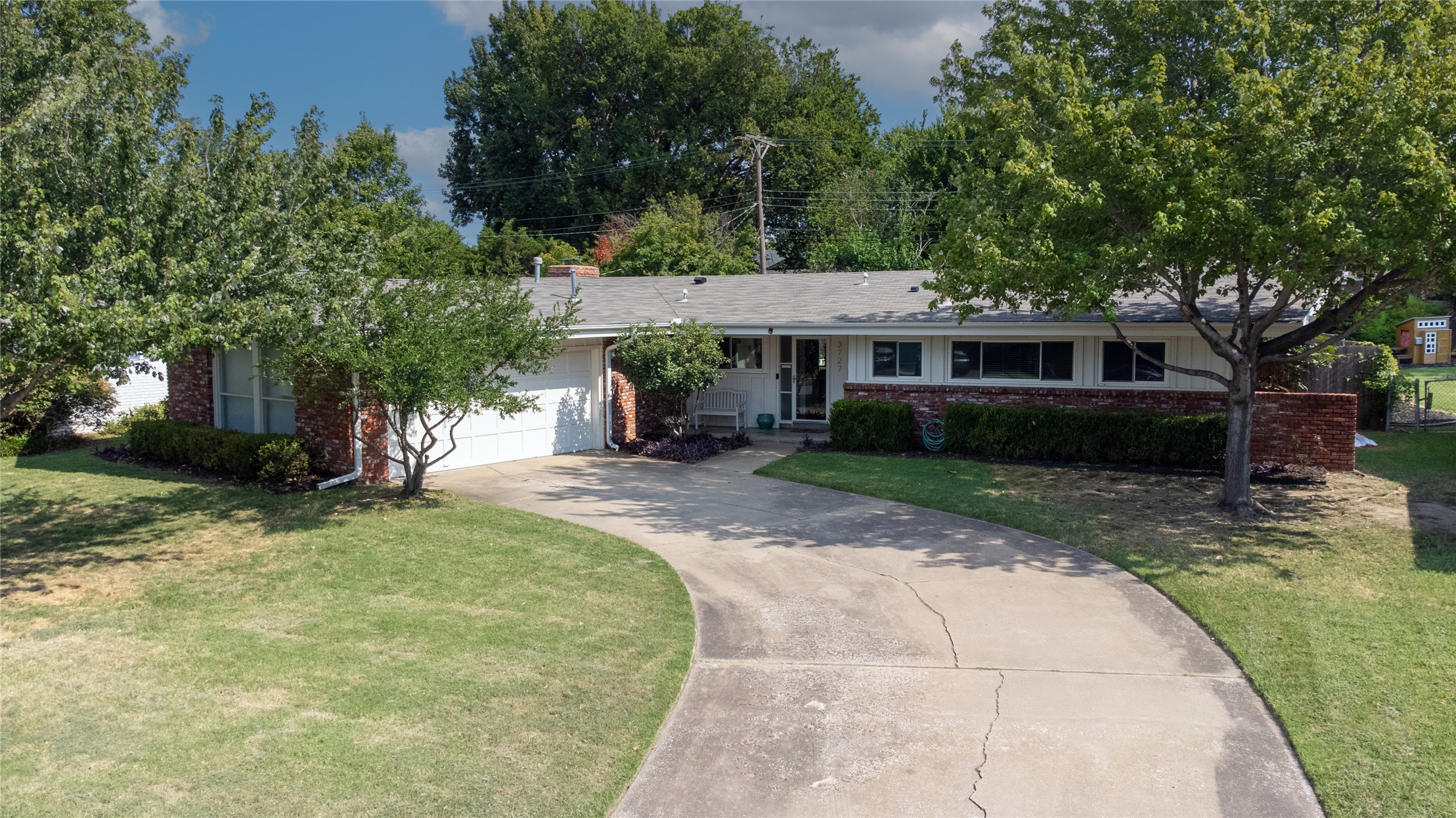 3727 E 56th Street Property Photo 1