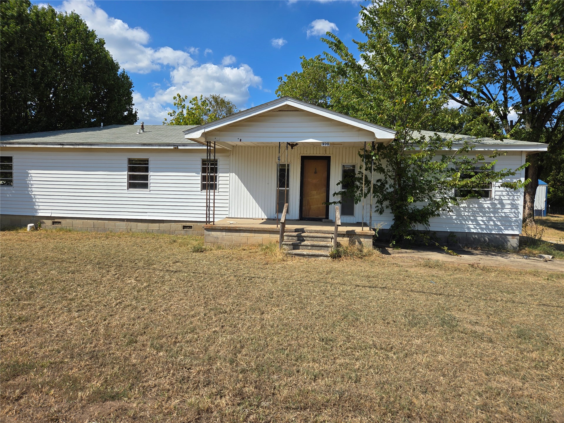 320 5th Property Photo 3
