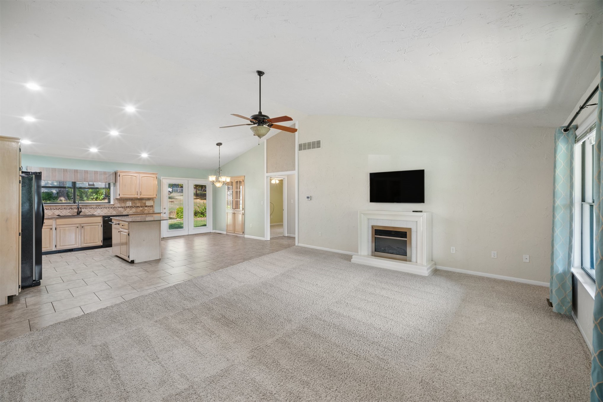 1303 N Iroquois Property Photo 7