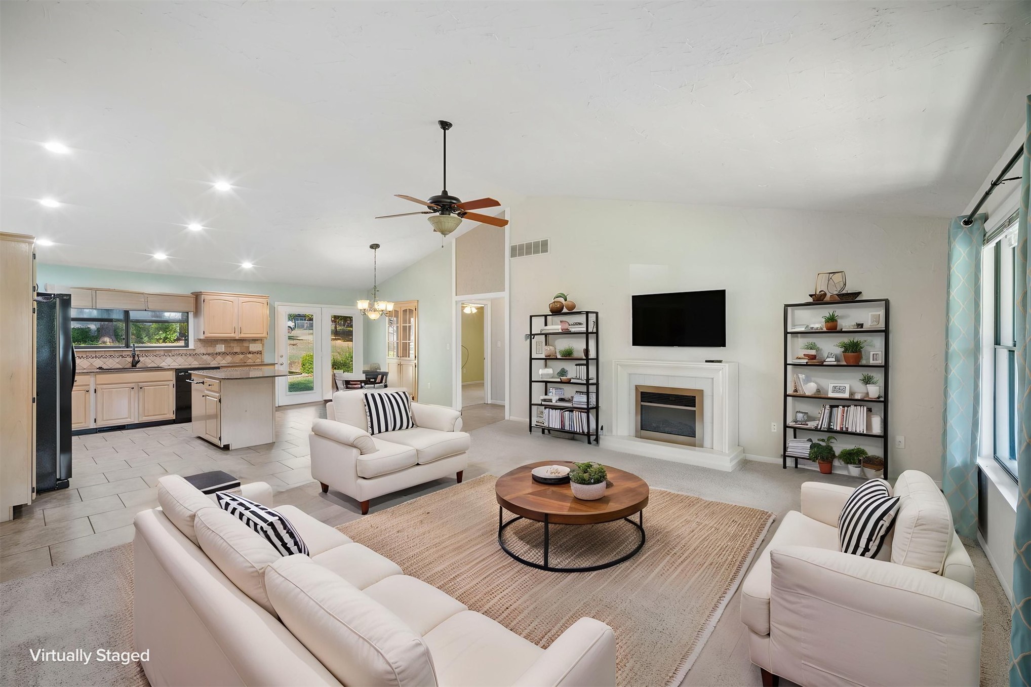 1303 N Iroquois Property Photo 8