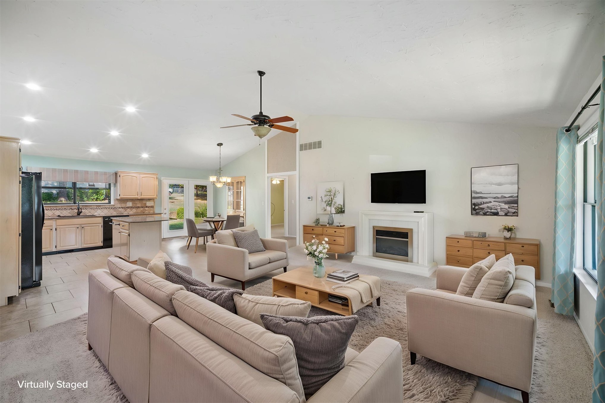 1303 N Iroquois Property Photo 10