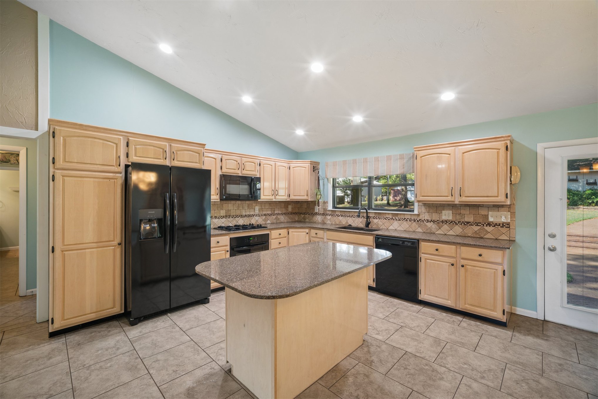 1303 N Iroquois Property Photo 14
