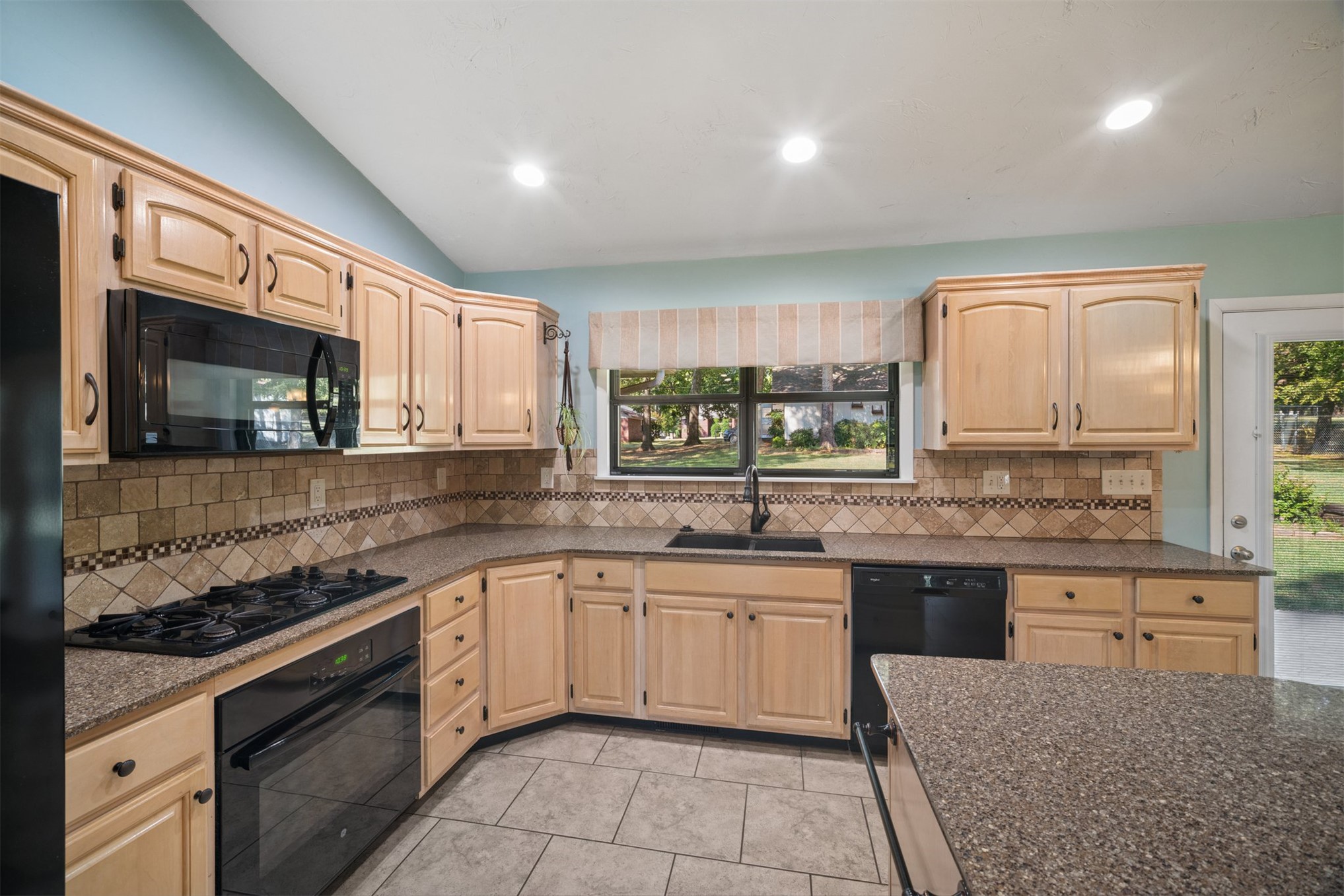 1303 N Iroquois Property Photo 15