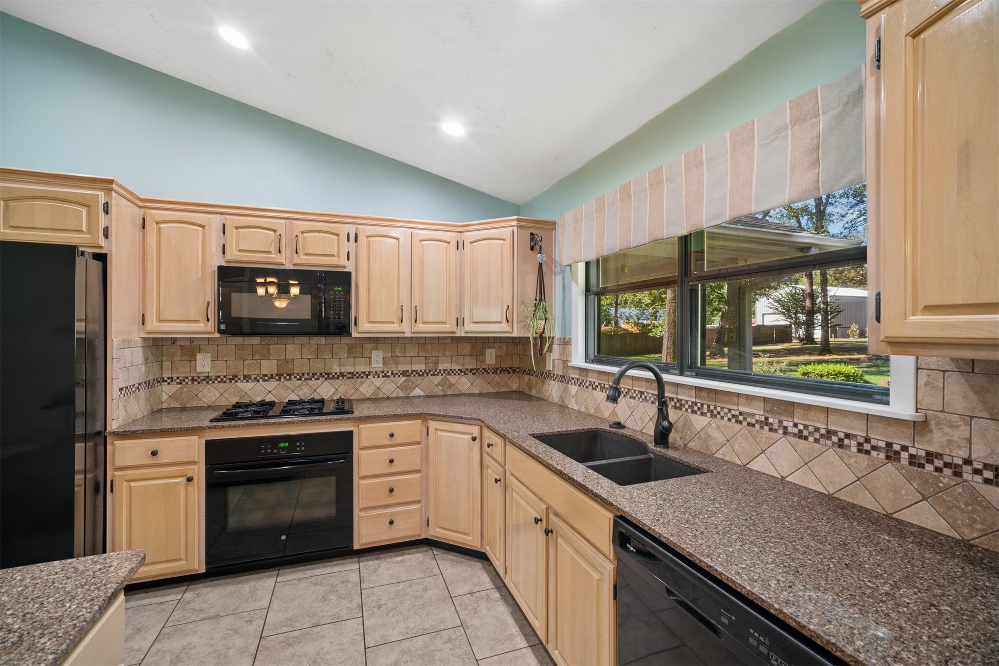 1303 N Iroquois Property Photo 16