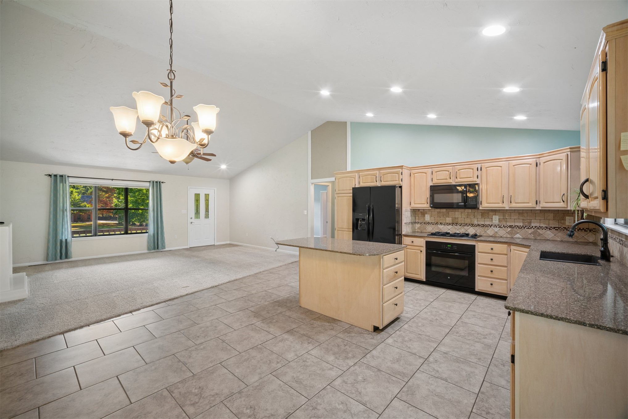 1303 N Iroquois Property Photo 17