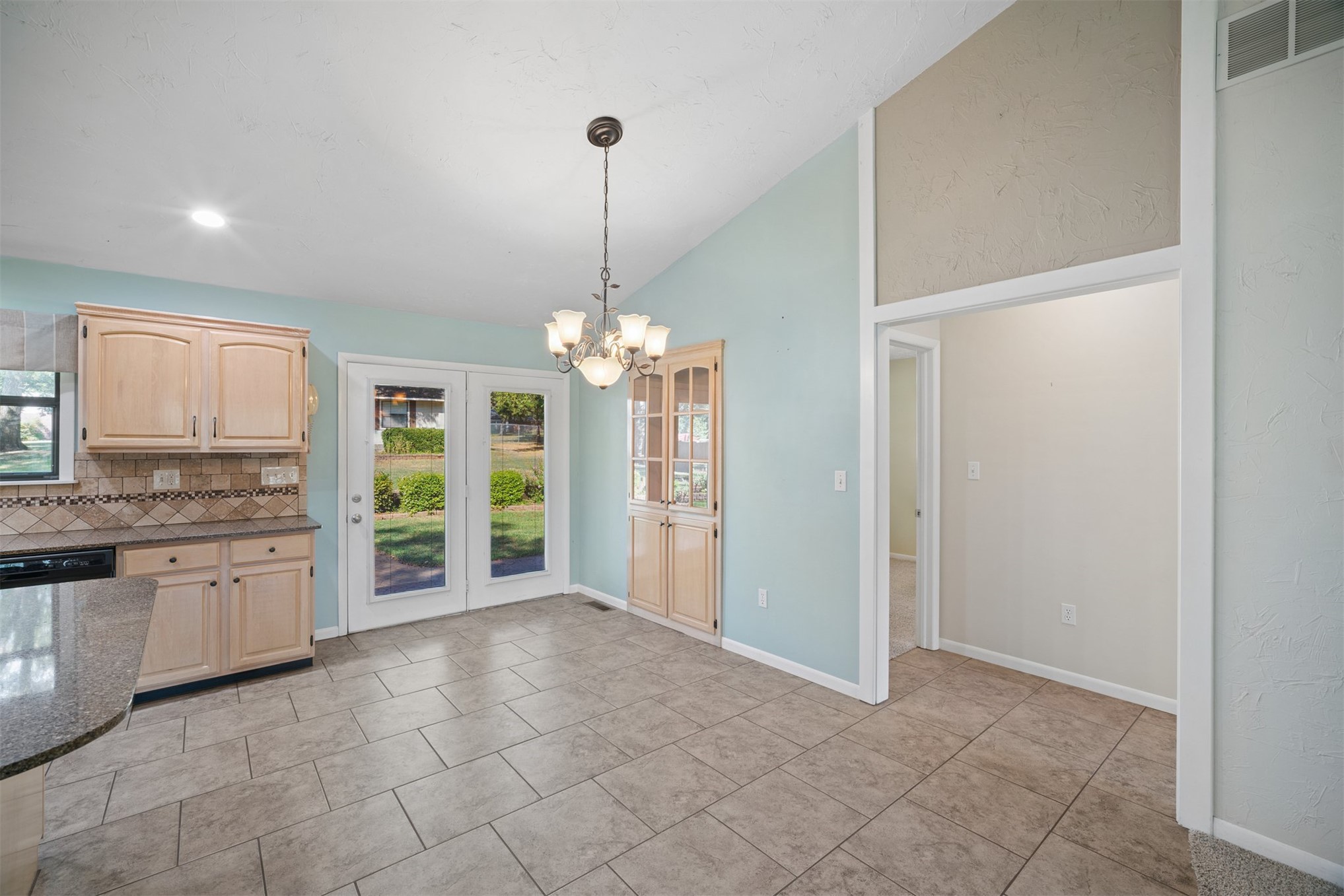 1303 N Iroquois Property Photo 18
