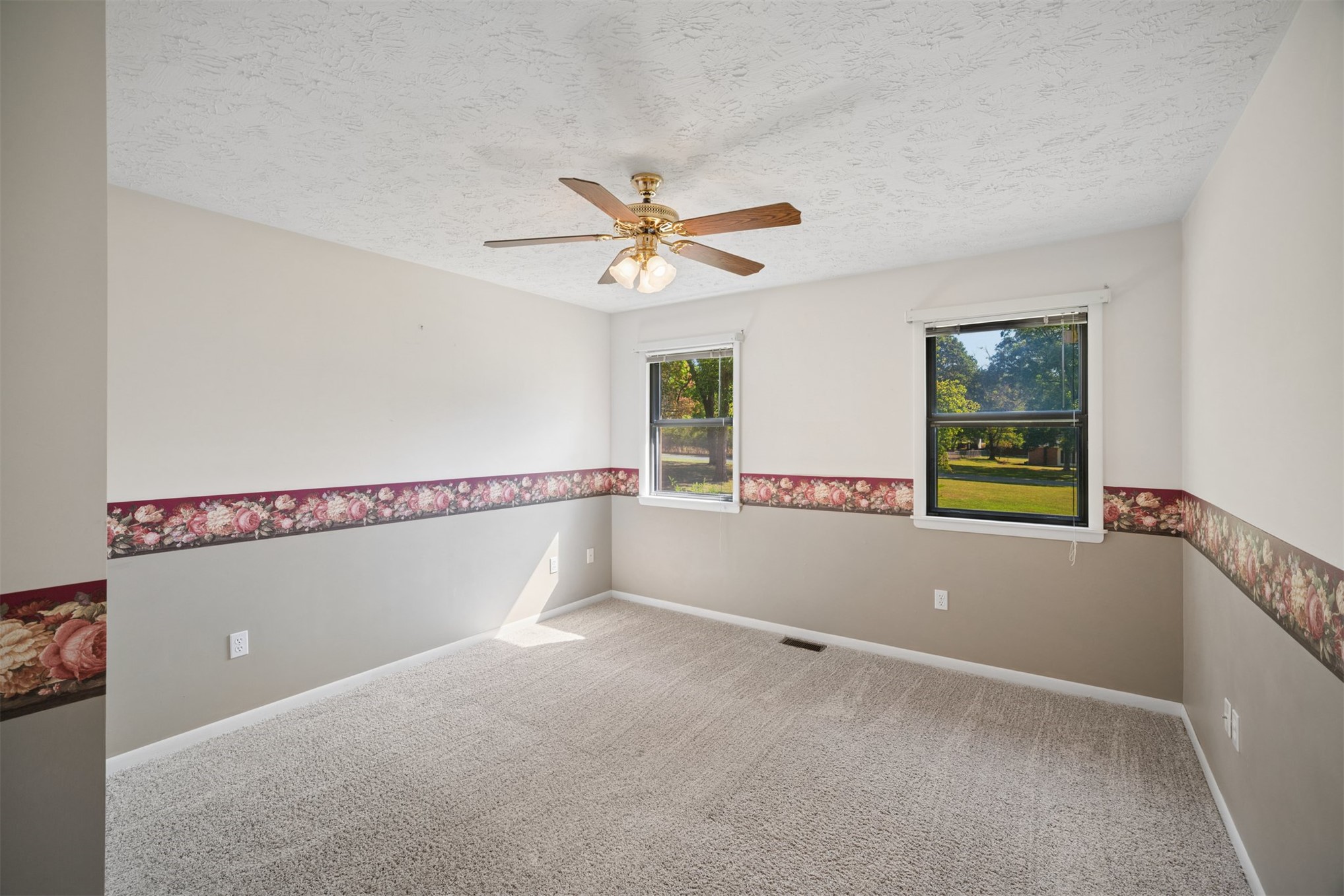 1303 N Iroquois Property Photo 20