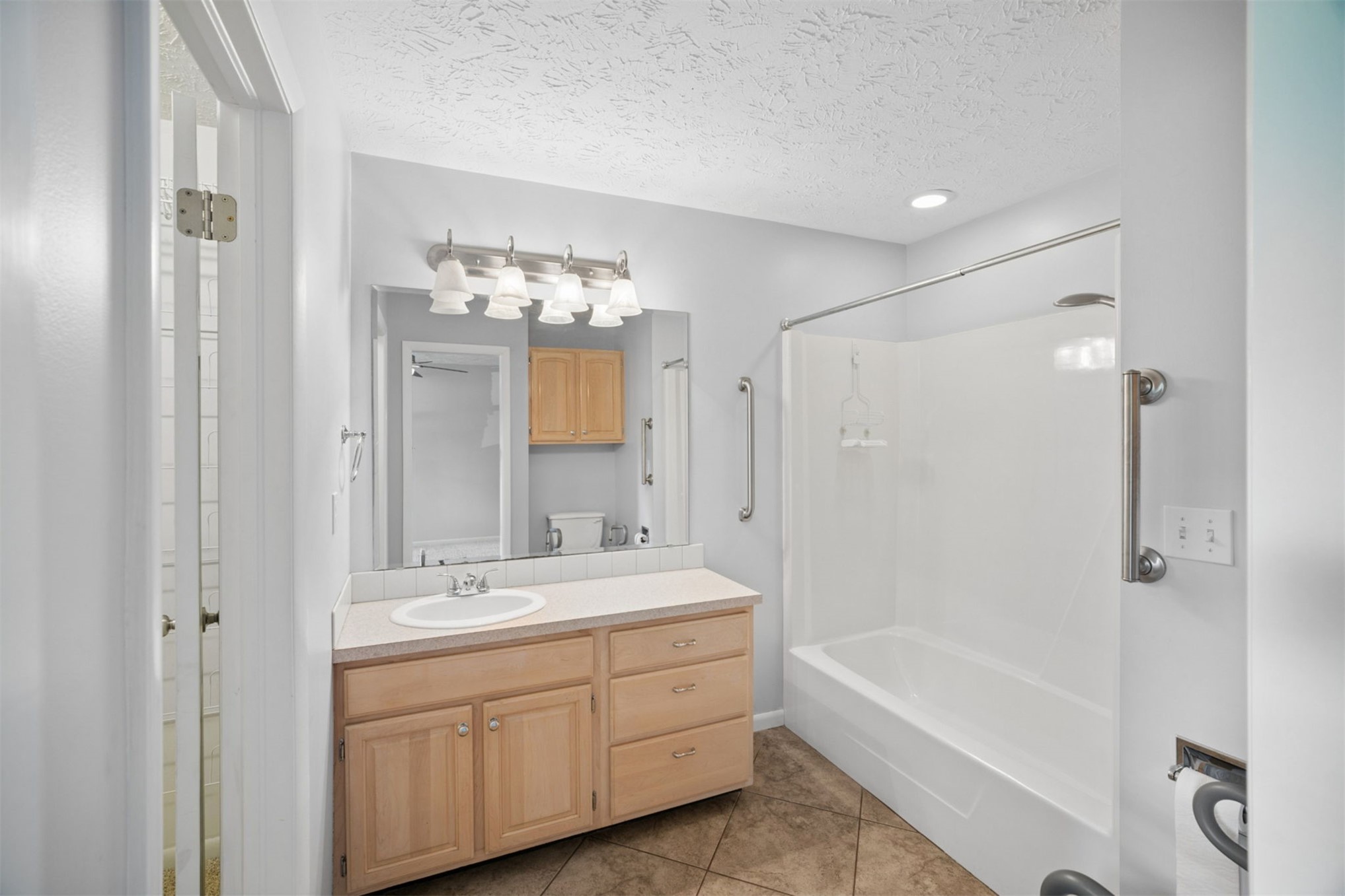1303 N Iroquois Property Photo 24
