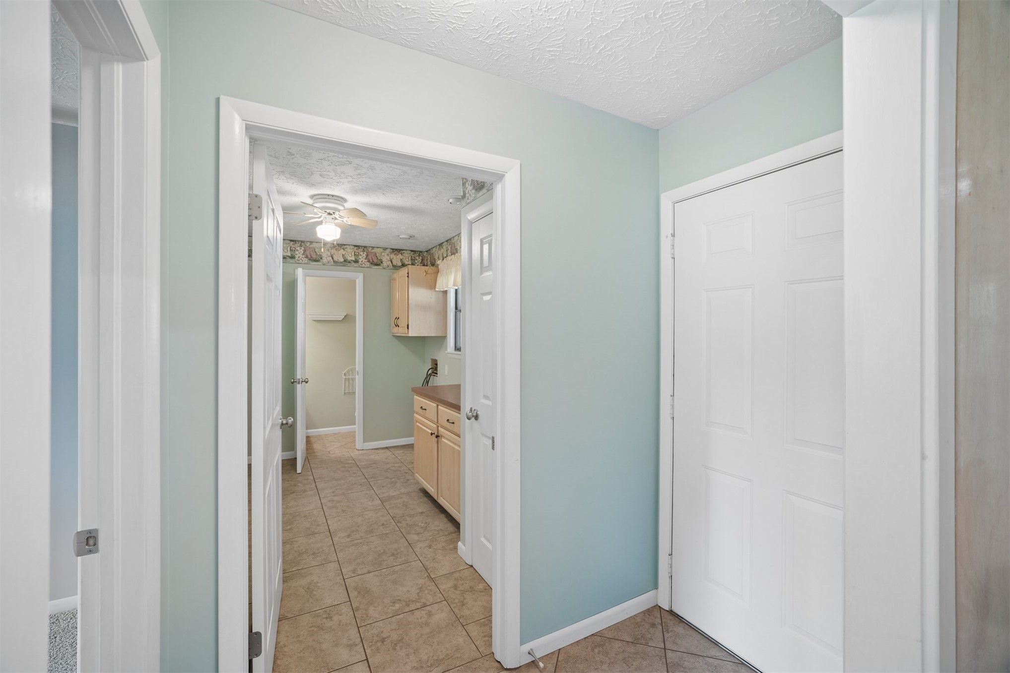 1303 N Iroquois Property Photo 27