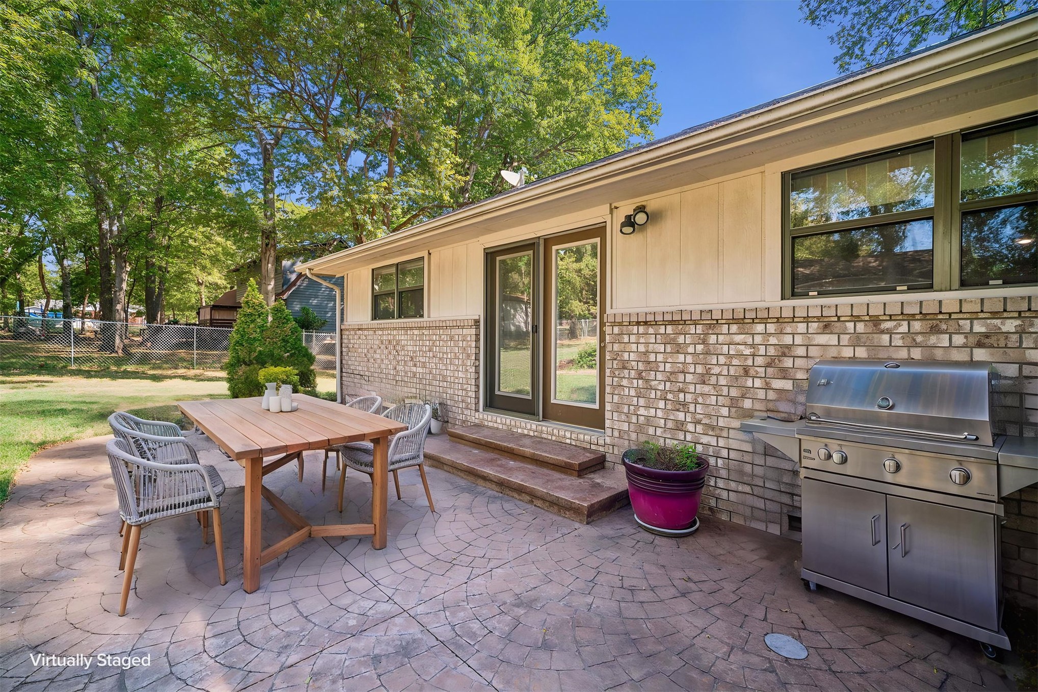 1303 N Iroquois Property Photo 34