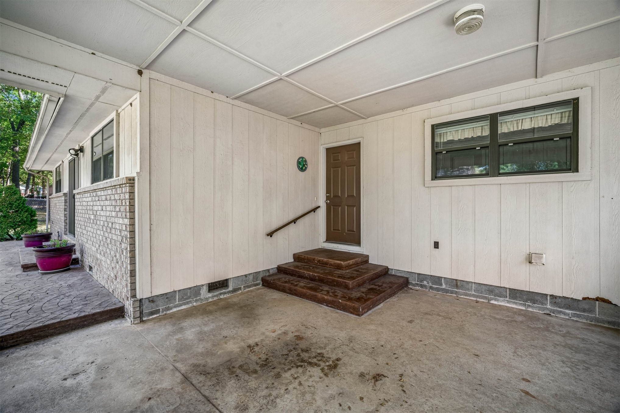 1303 N Iroquois Property Photo 35