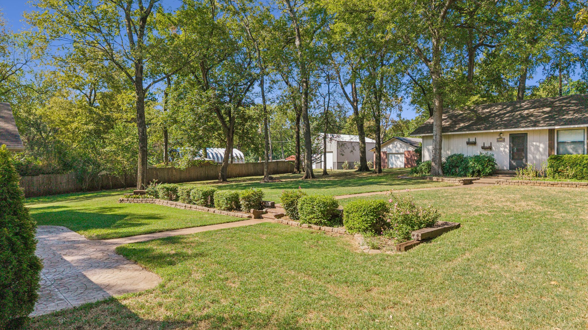 1303 N Iroquois Property Photo 39