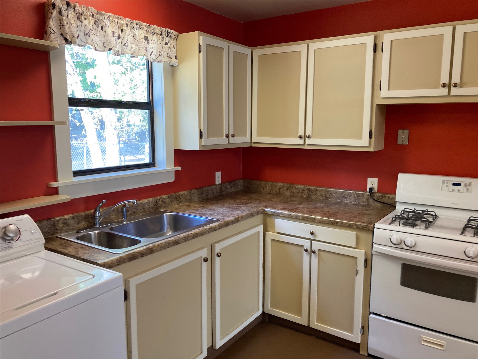 1303 N Iroquois Property Photo 49