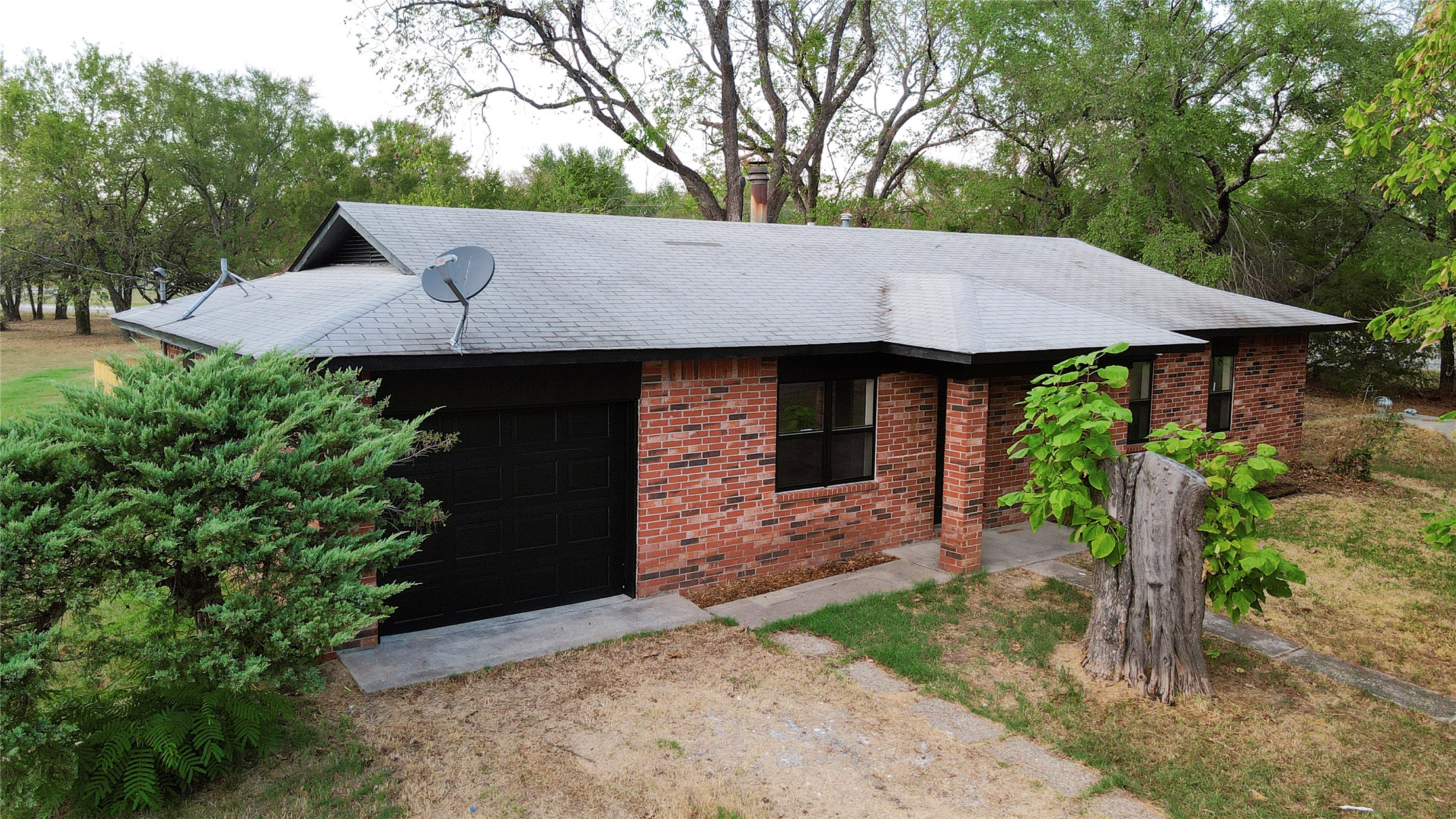 8141 High Hill Road Property Photo 2