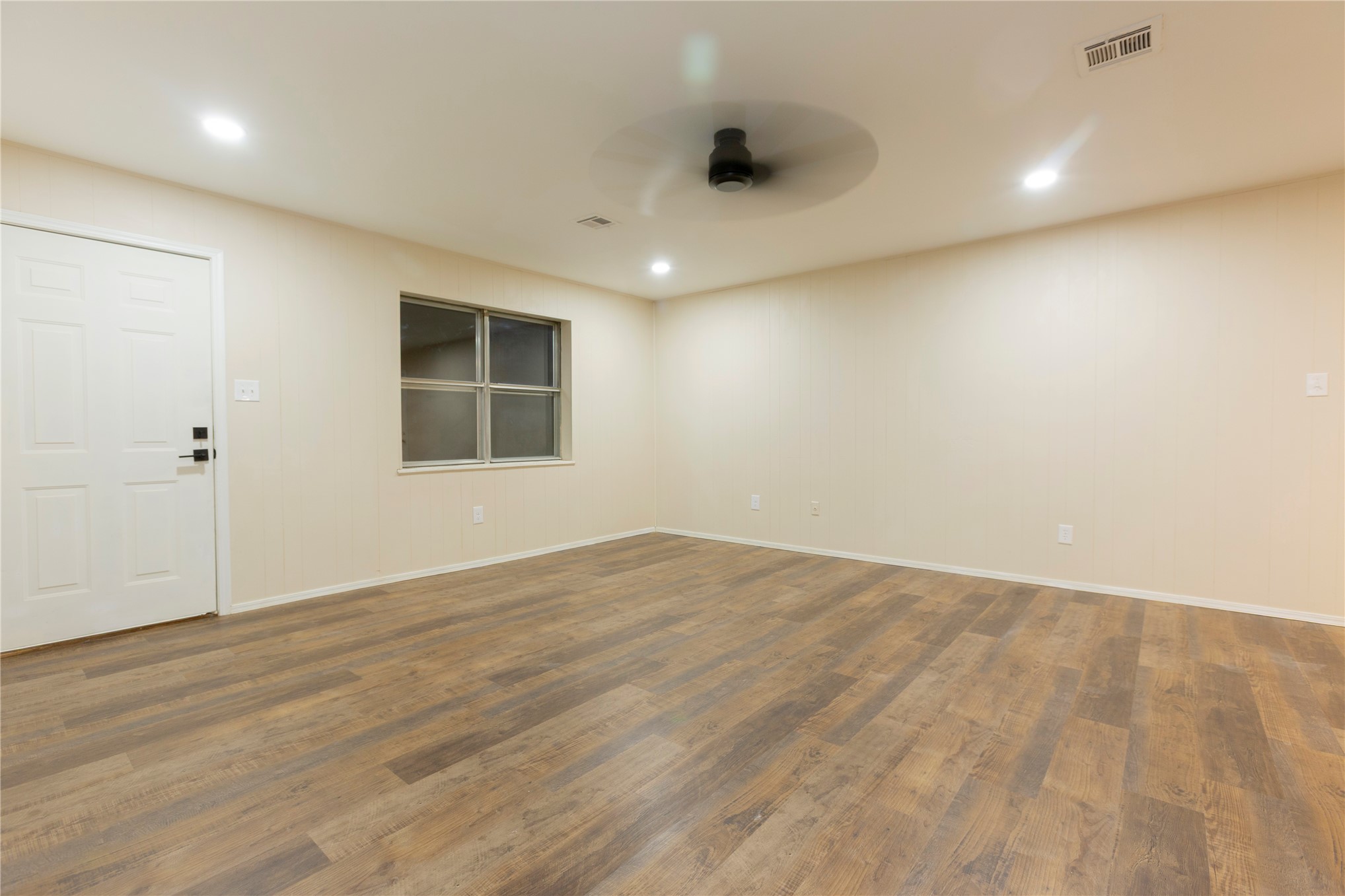 8141 High Hill Road Property Photo 5