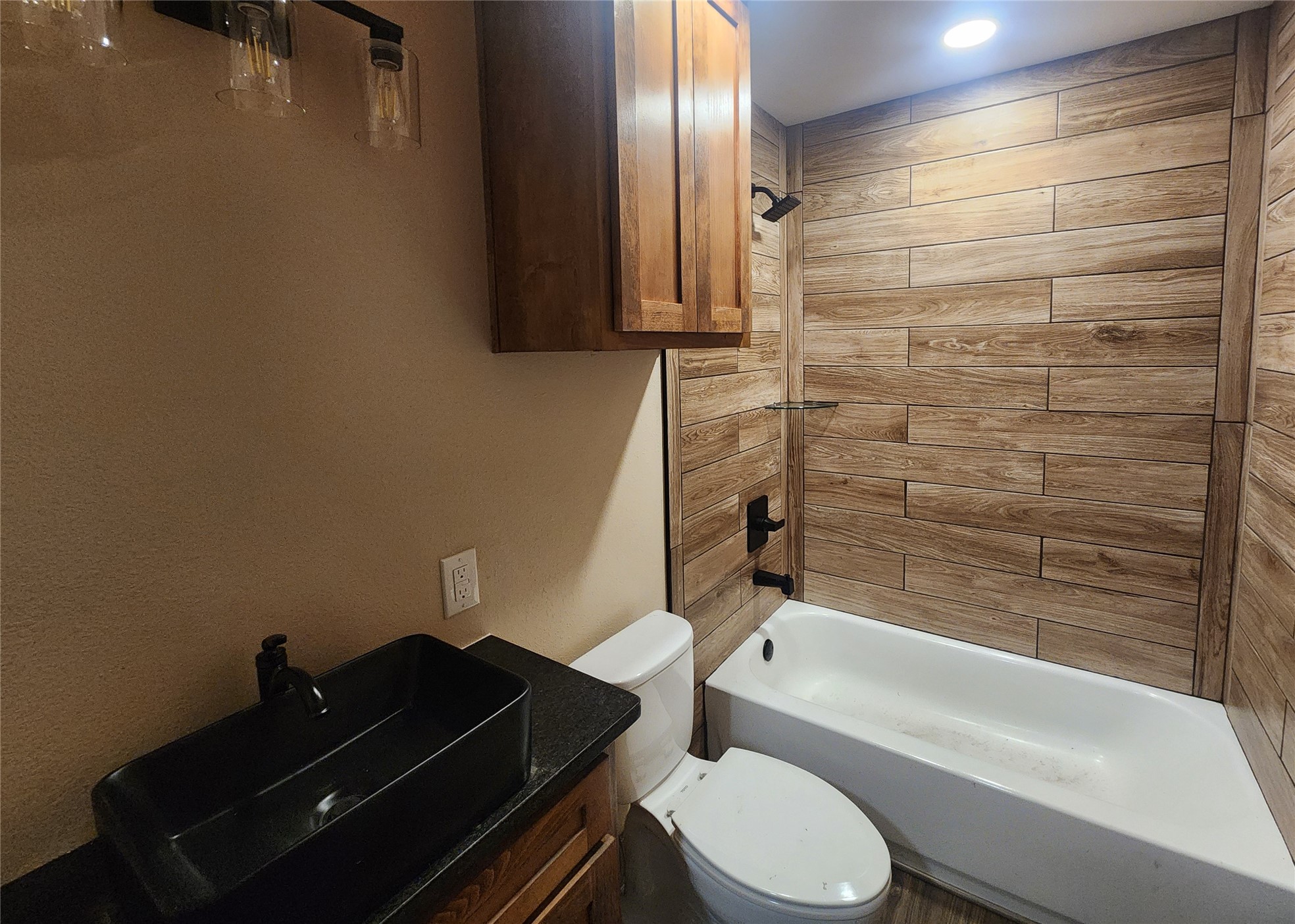 682 N Hickory Street Property Photo 2