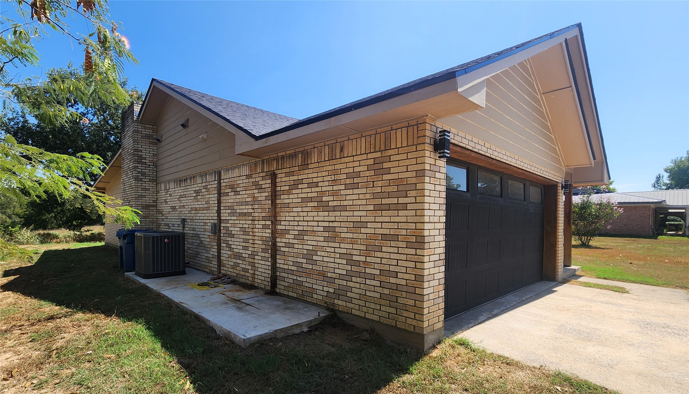 682 N Hickory Street Property Photo 6