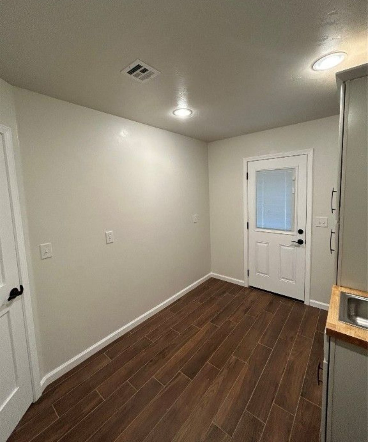 900062 S 3320 Property Photo 10