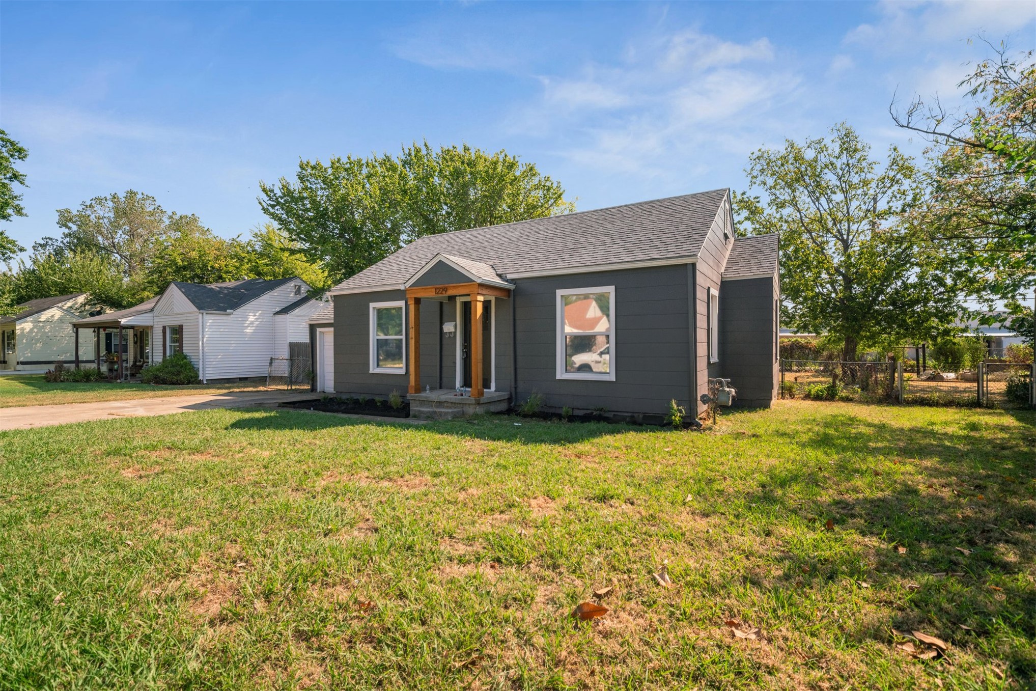 1229 S Fulton Avenue Property Photo 3