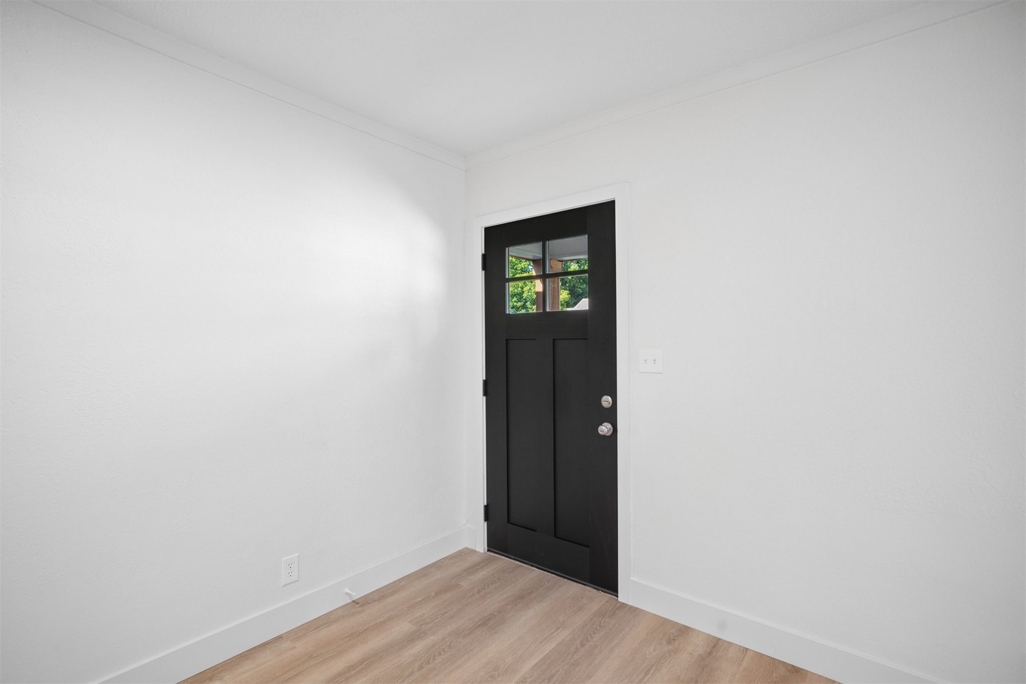 1229 S Fulton Avenue Property Photo 4