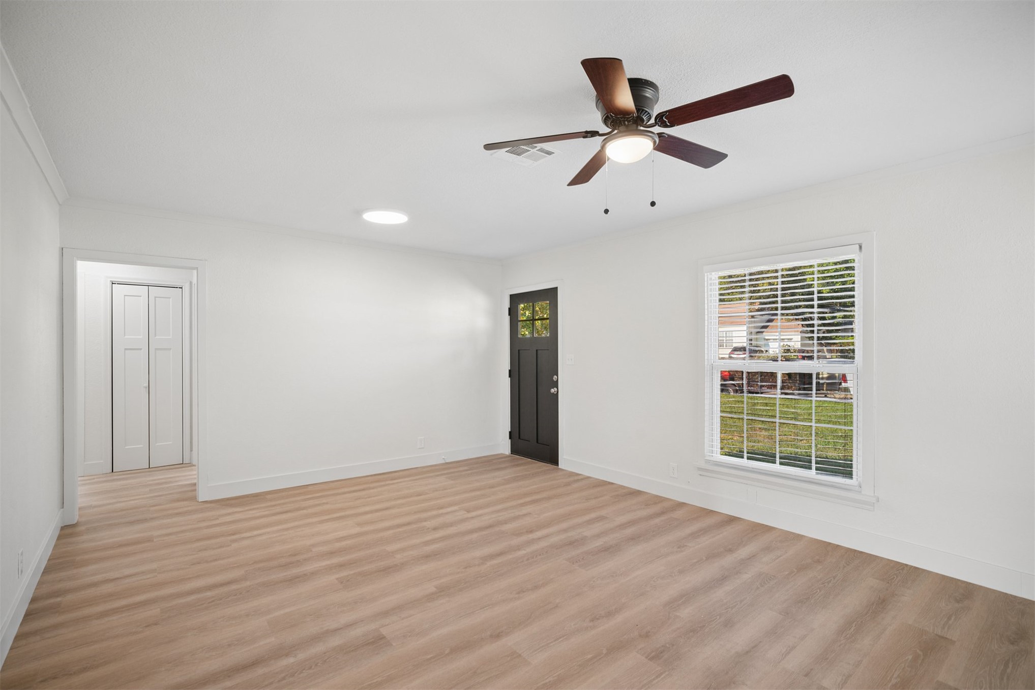 1229 S Fulton Avenue Property Photo 8