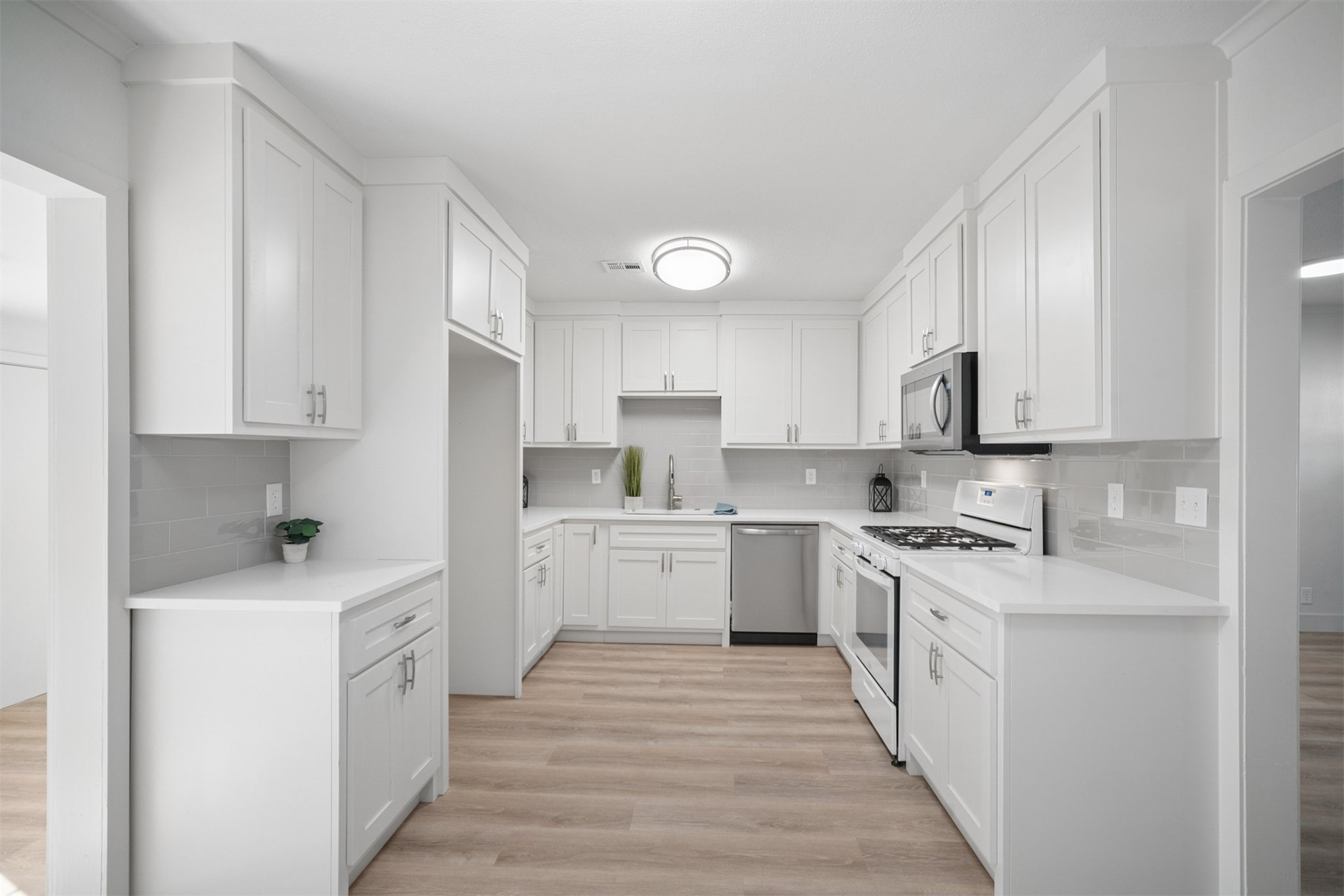 1229 S Fulton Avenue Property Photo 13