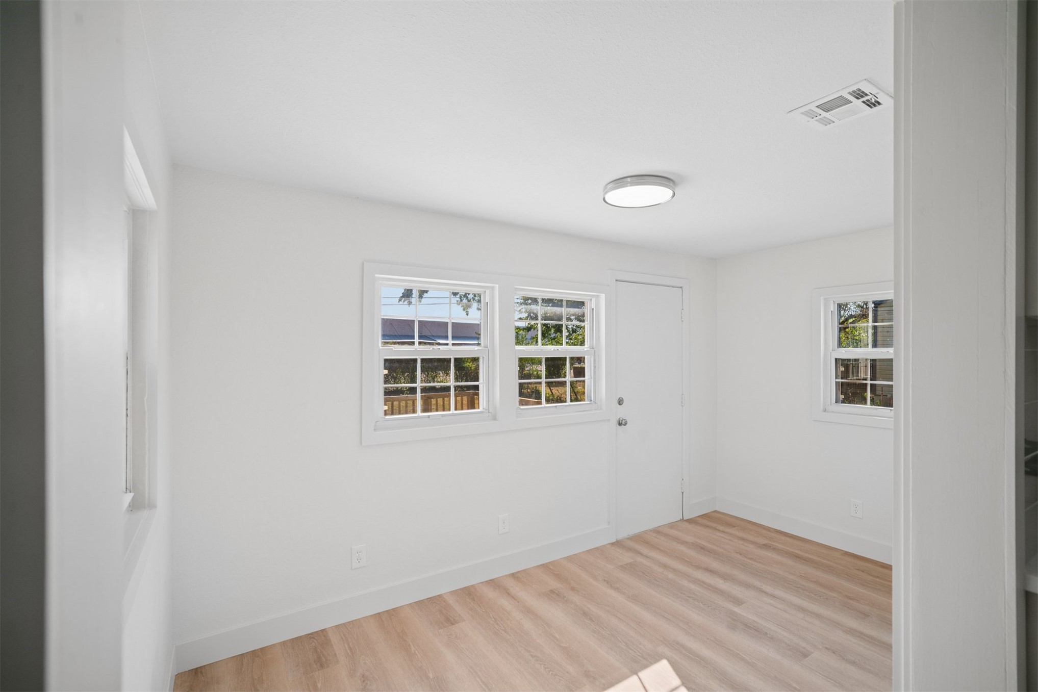 1229 S Fulton Avenue Property Photo 16