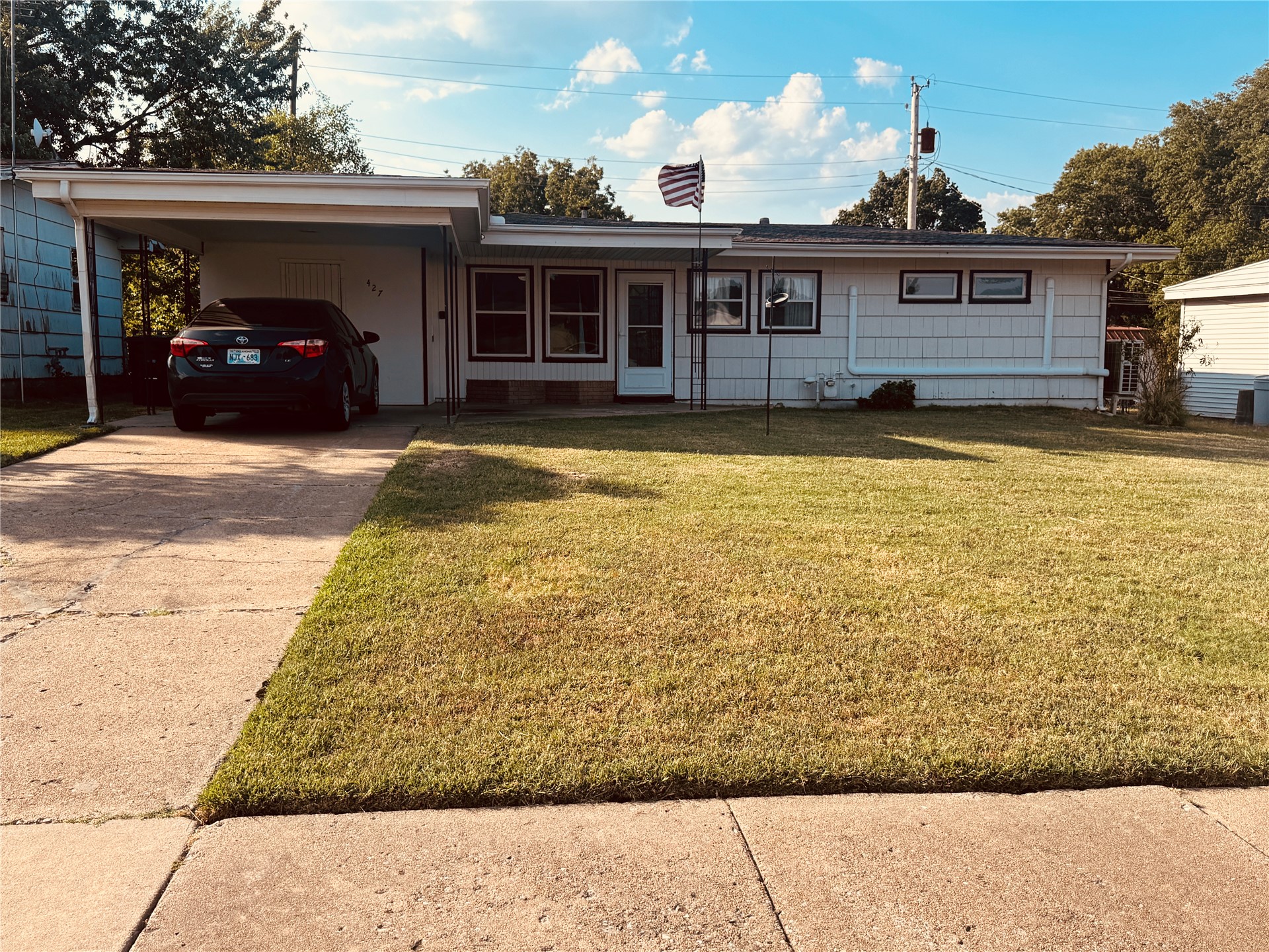 427 Meadowbrook Lane Property Photo 1