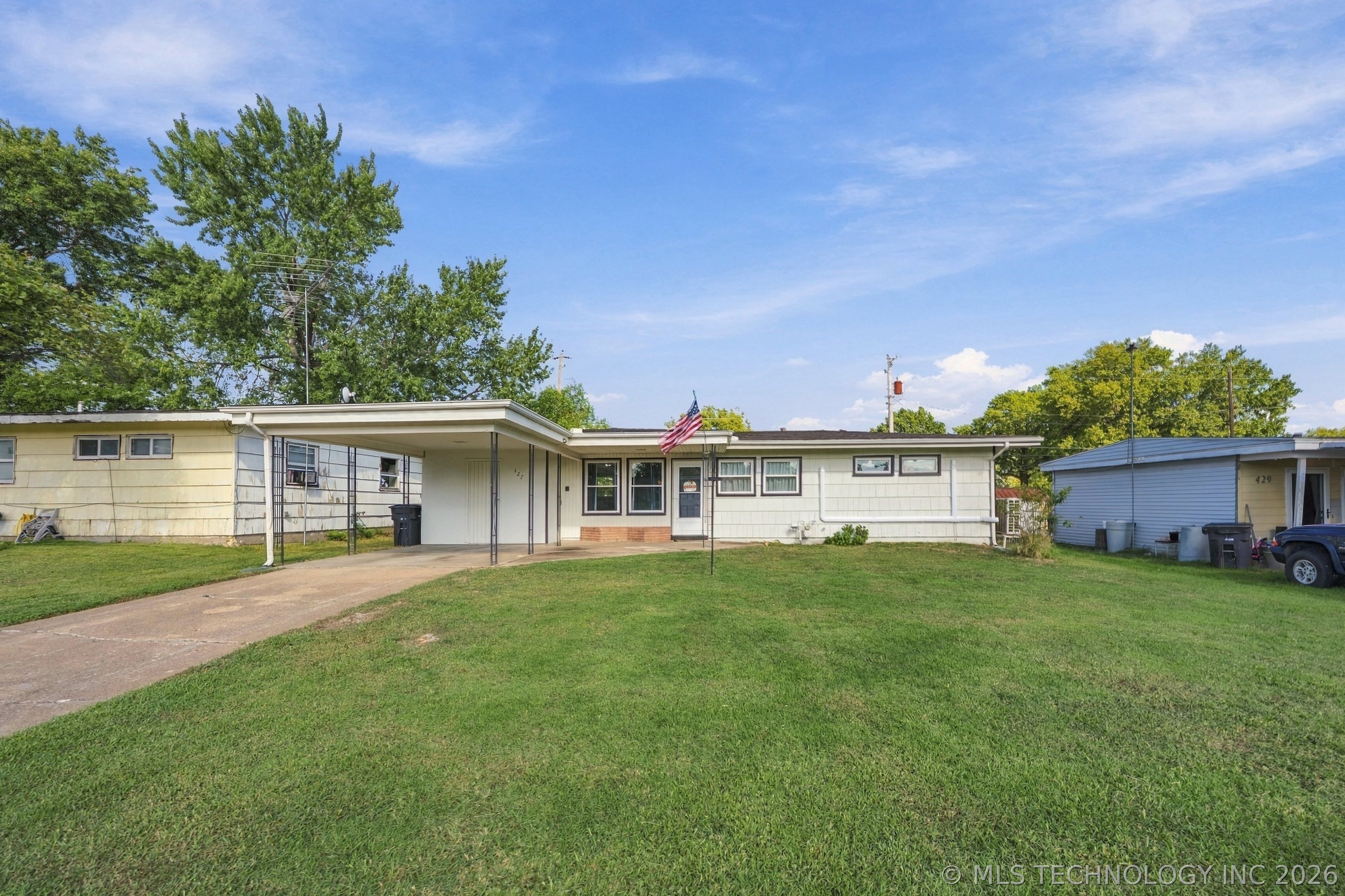 427 Meadowbrook Lane Property Photo 1