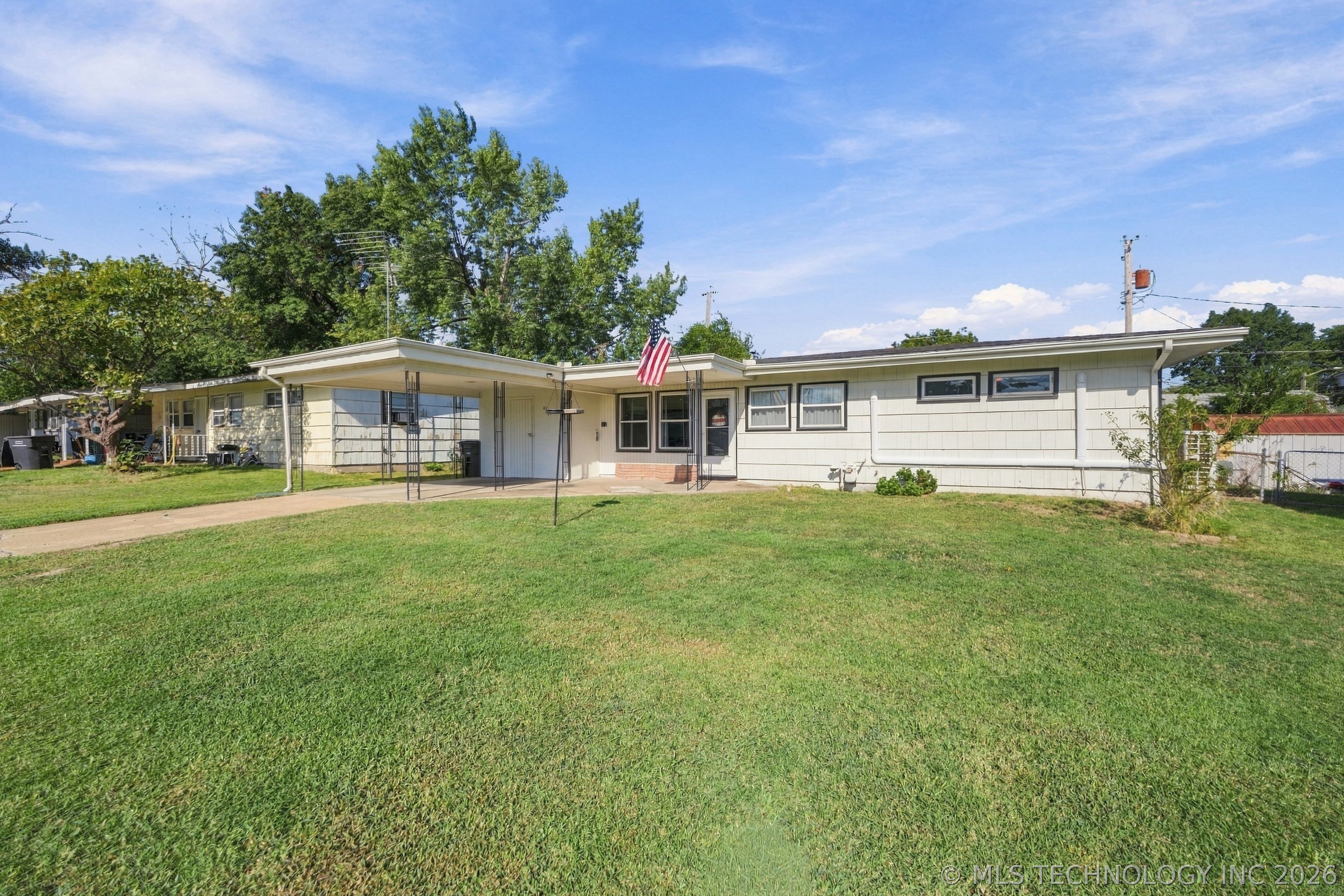427 Meadowbrook Lane Property Photo 4